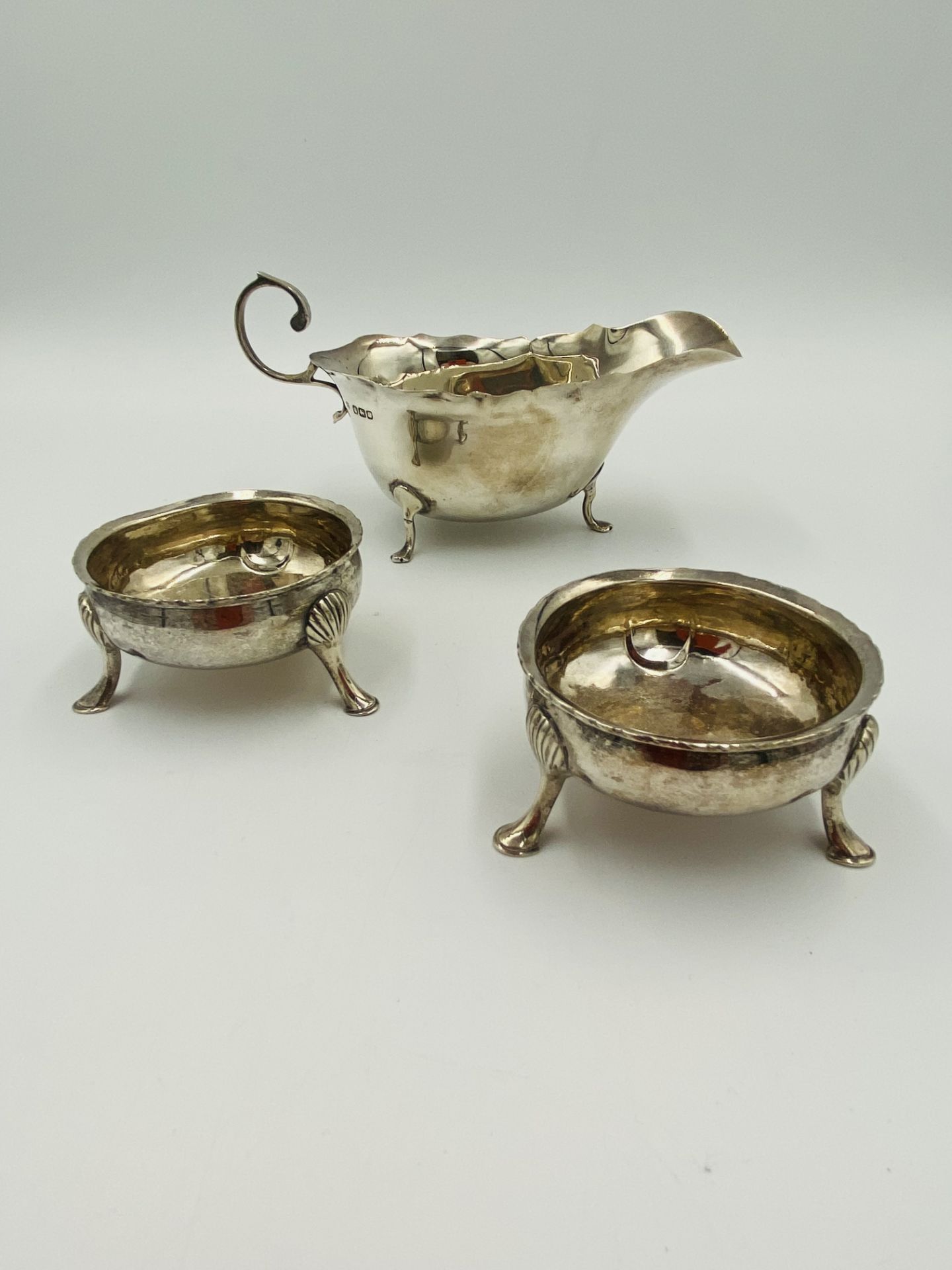 Silver sauce boat with two silver salts - Bild 2 aus 5