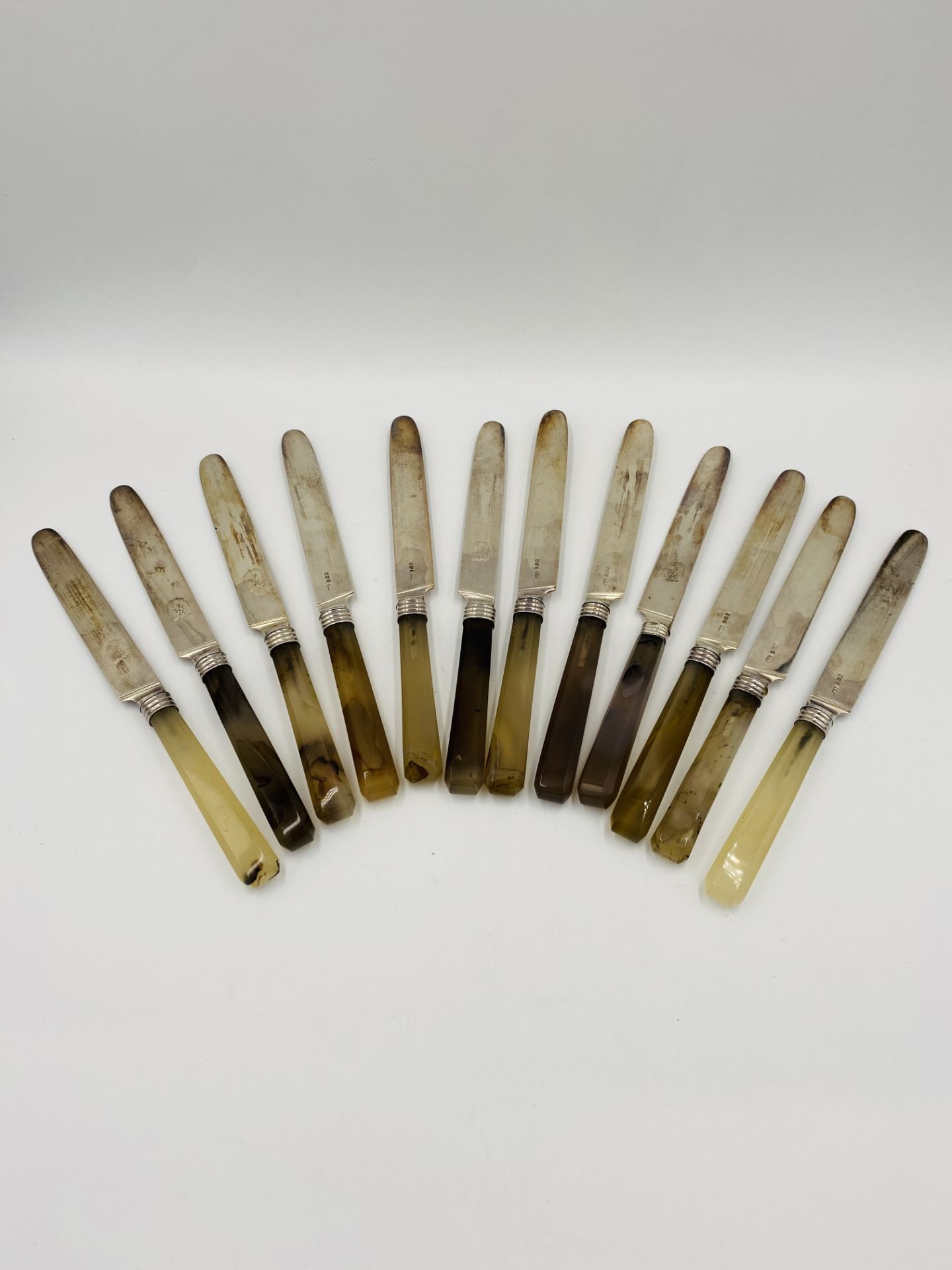 Boxed set of twelve Georgian dessert knives and forks with agate handles and silver blades - Image 3 of 6