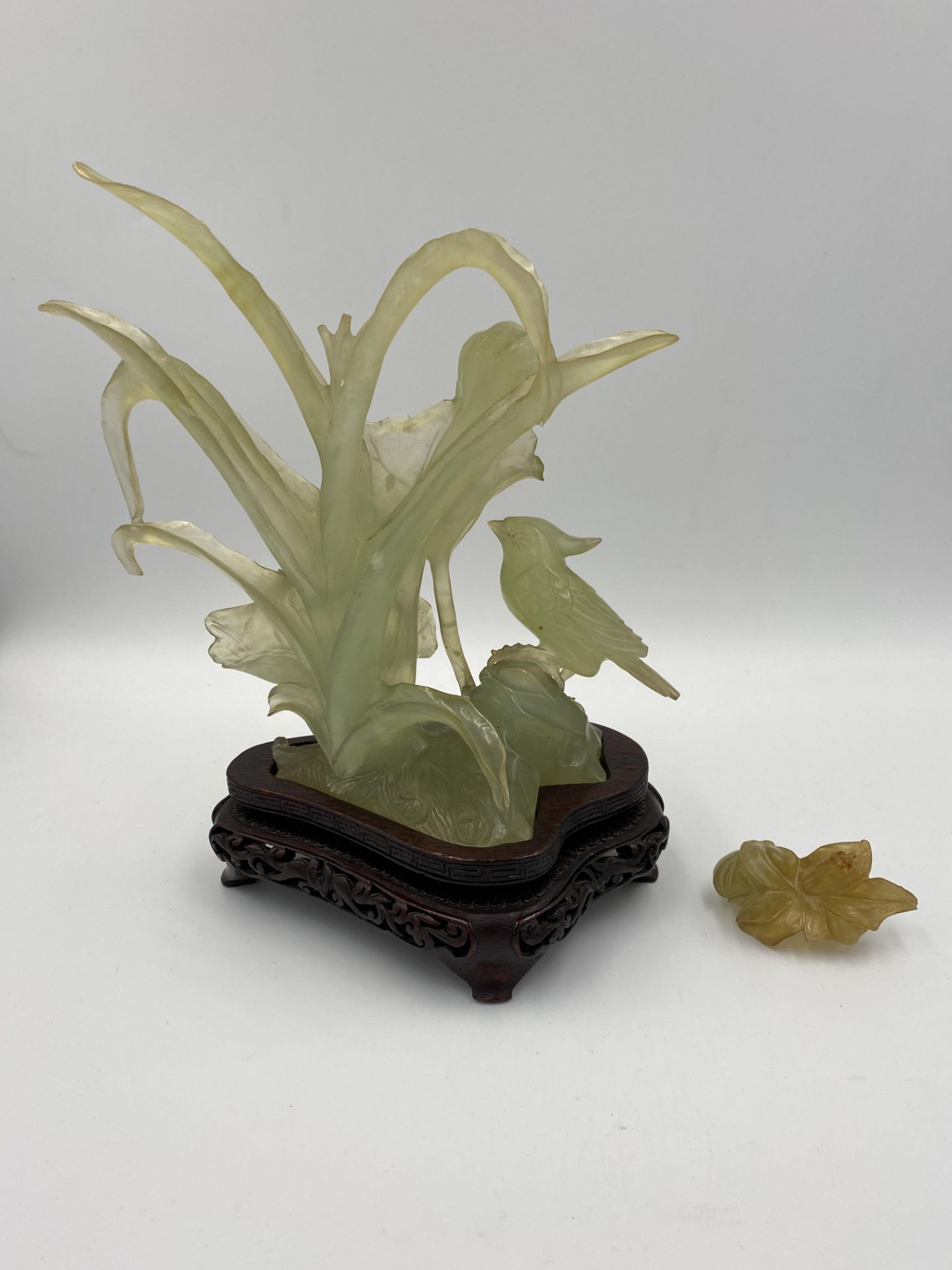Early 20th century chinese carved jade figure of a bird - Image 3 of 9
