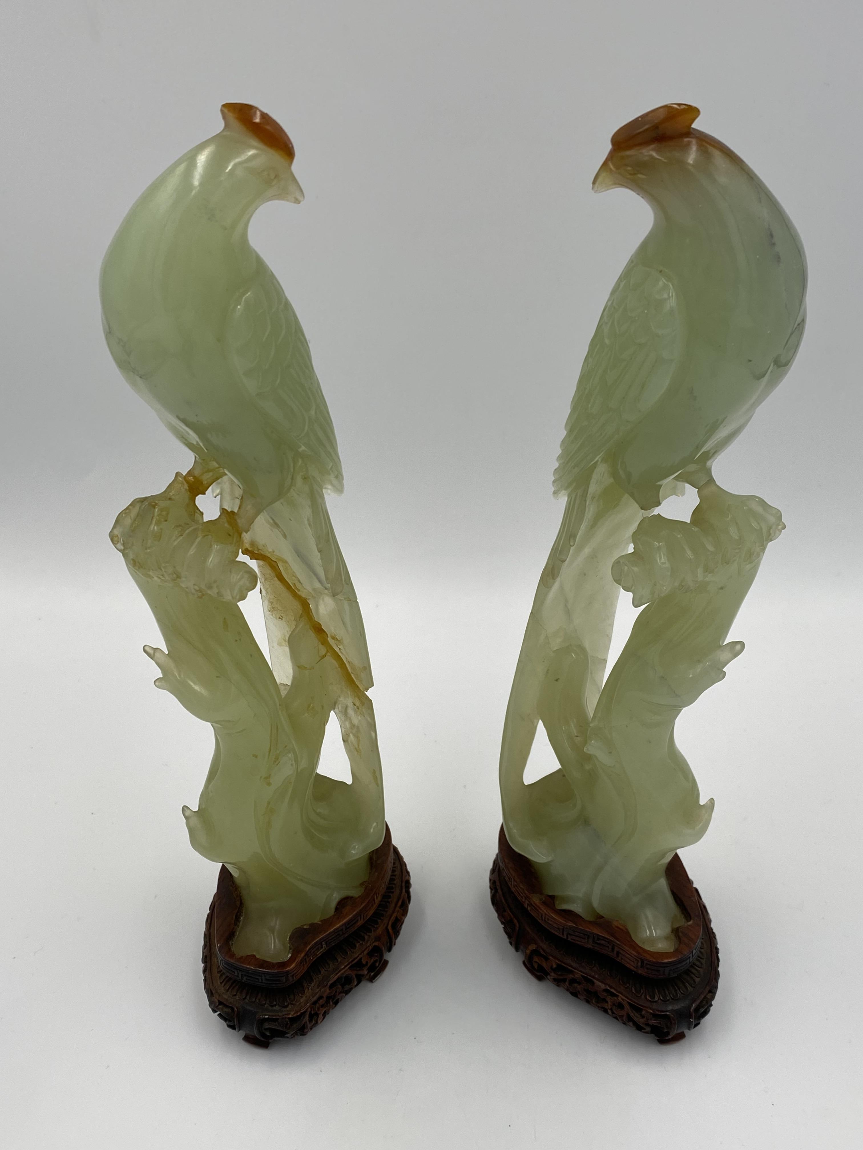 Pair of early 20th century chinese carved jade birds resting on tree stumps - Image 4 of 12