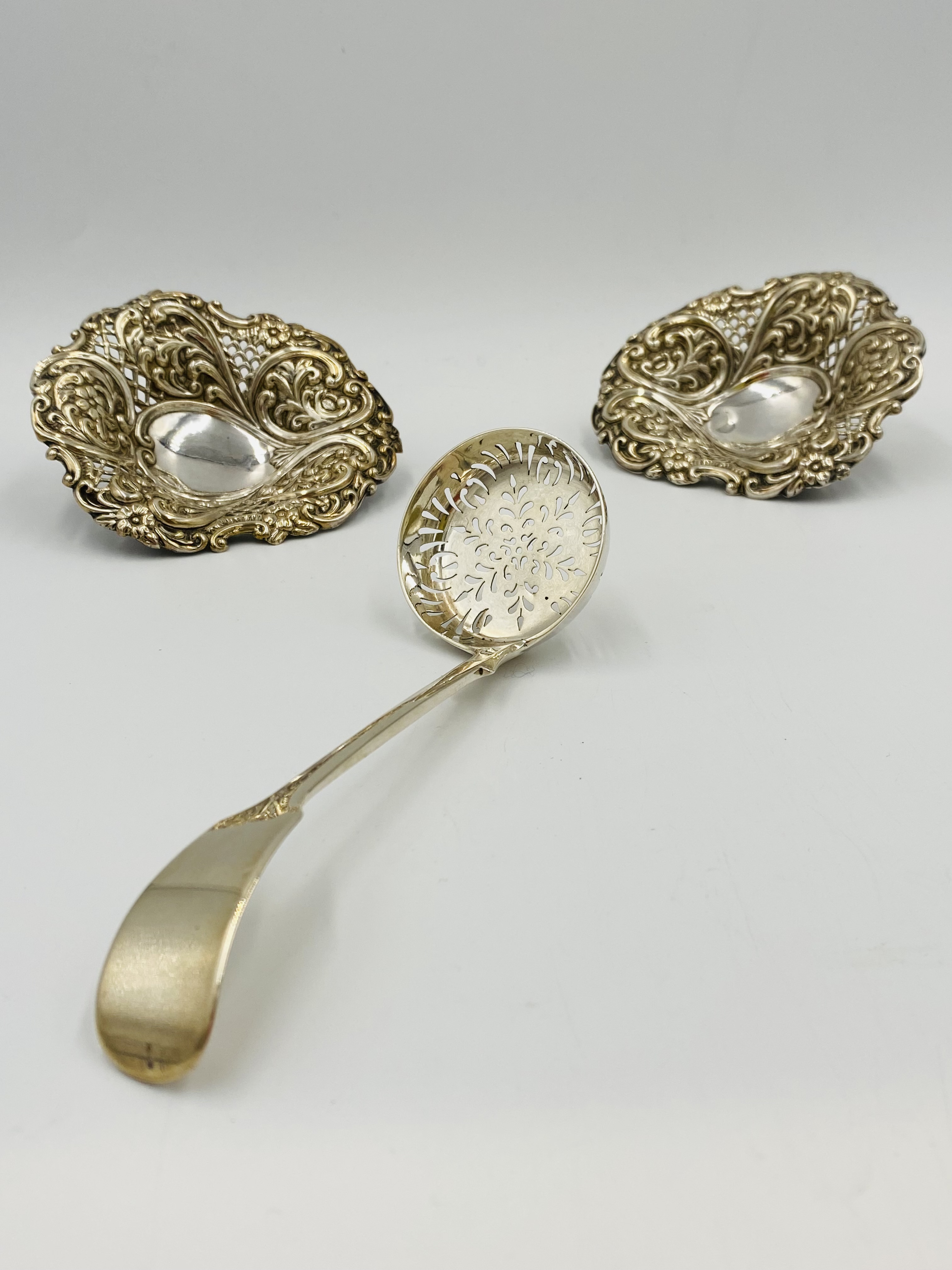 Two silver bon bon dishes and a silver sifter ladle - Image 5 of 5