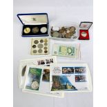Quantity of coins, medals and bank notes