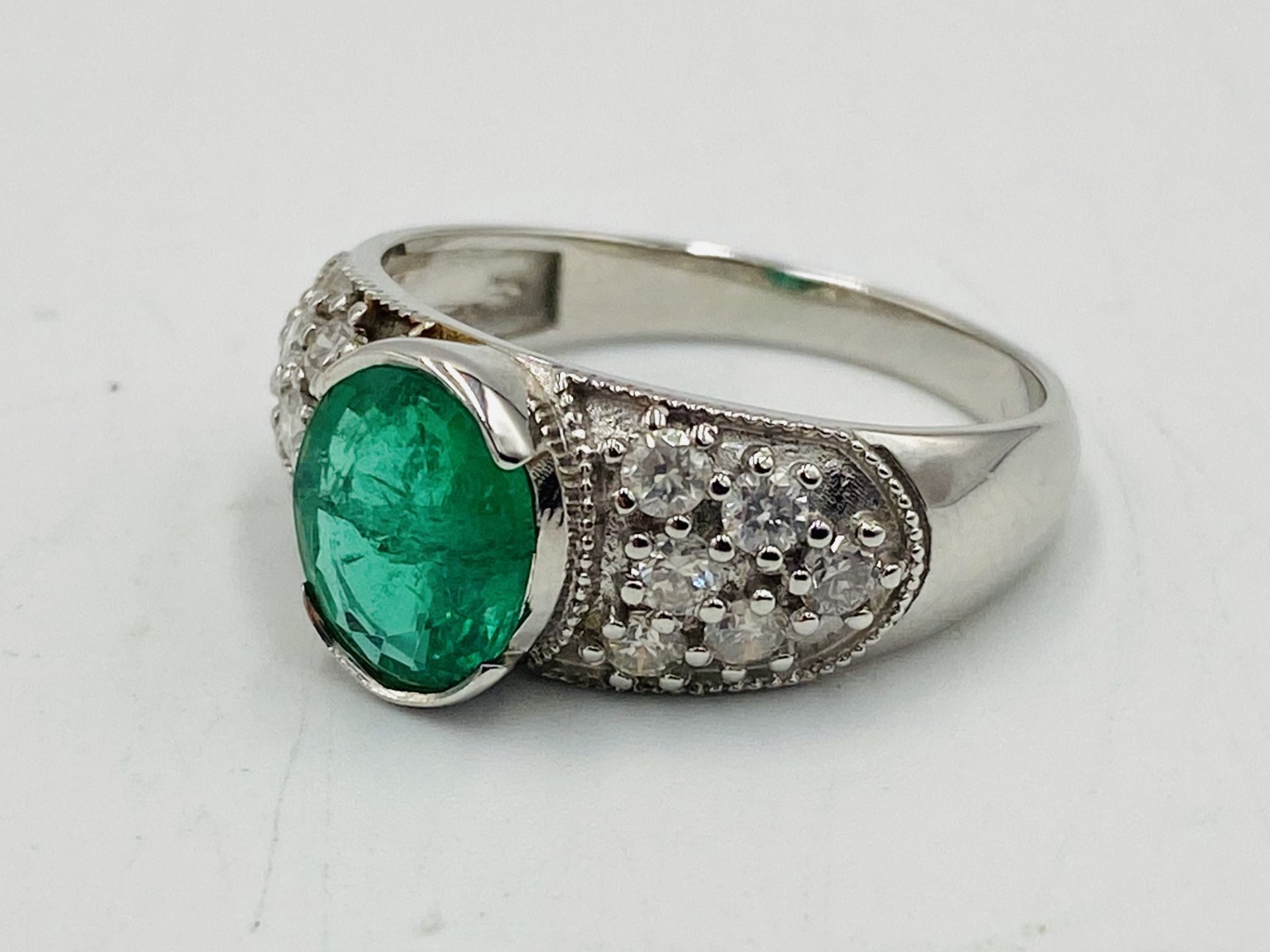 18ct white gold, diamond and emerald ring - Image 3 of 4
