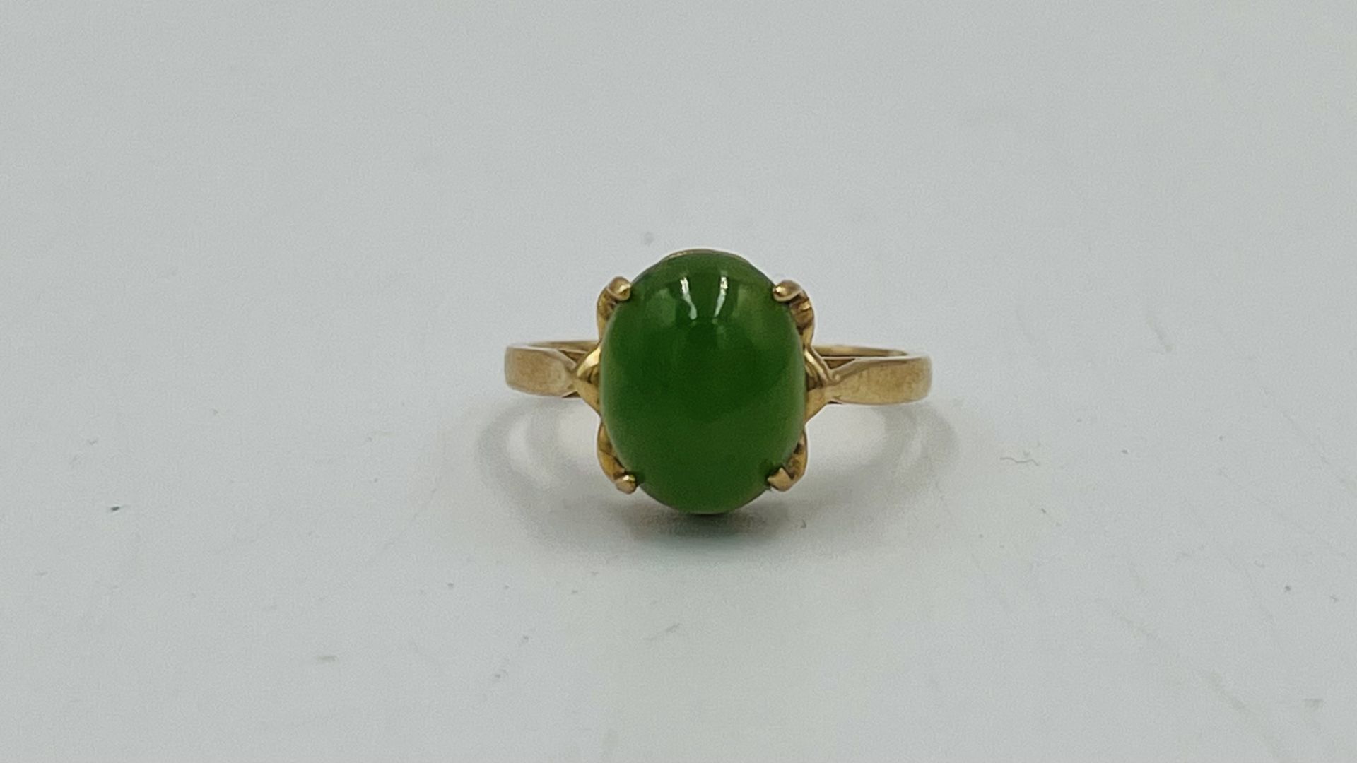 10ct gold ring set with a jade cabochon