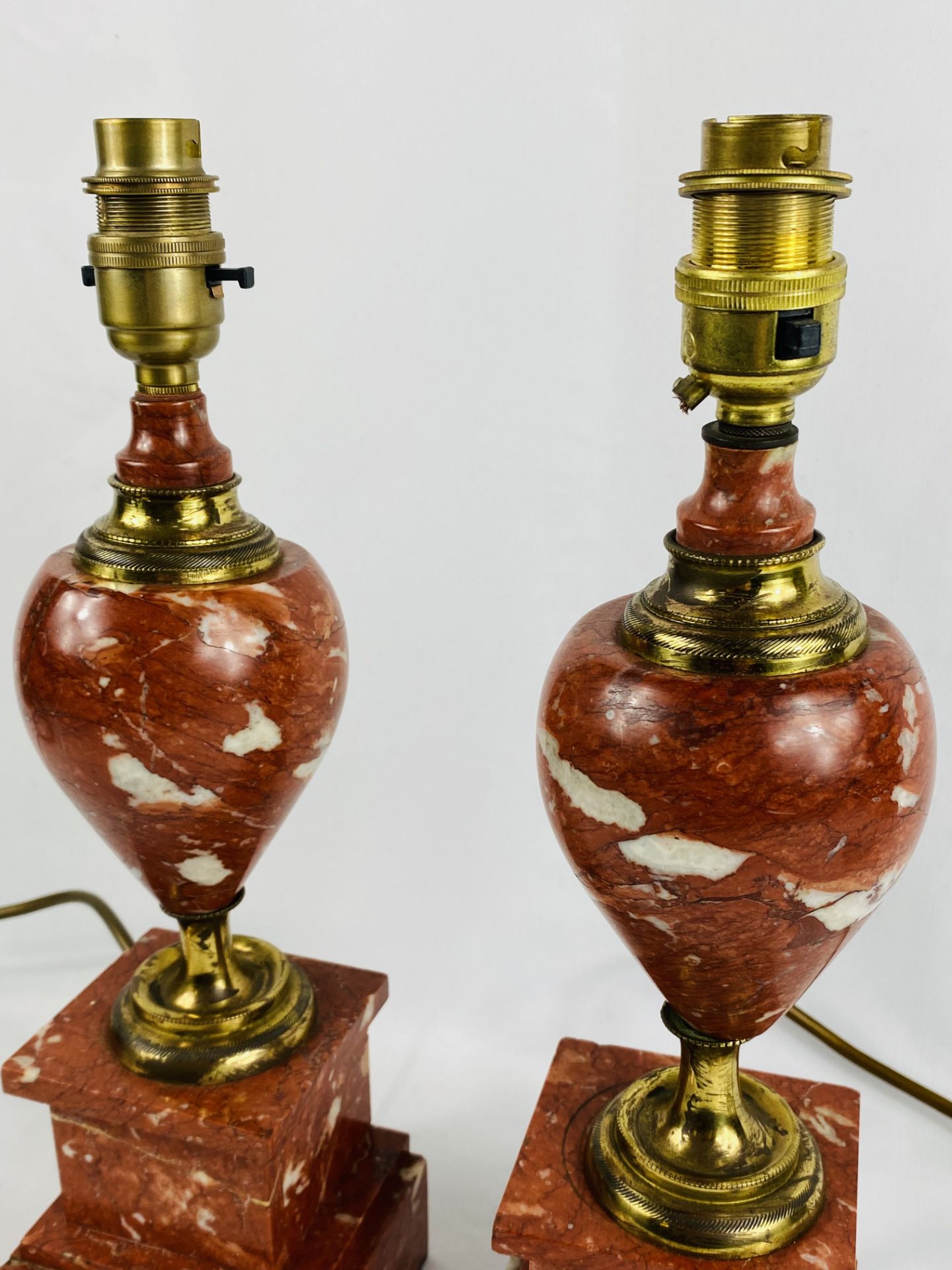 Pair of red marble table lamps - Image 3 of 3