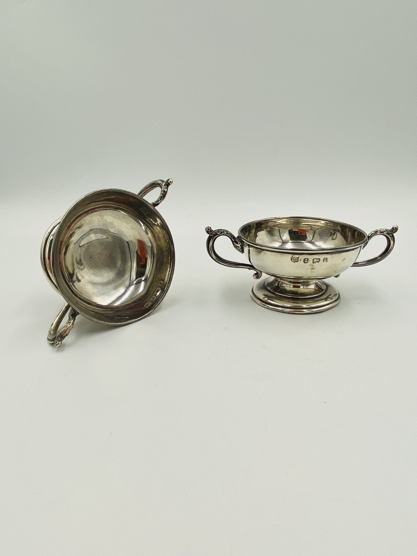 Pair of twin handled low cups - Image 2 of 6
