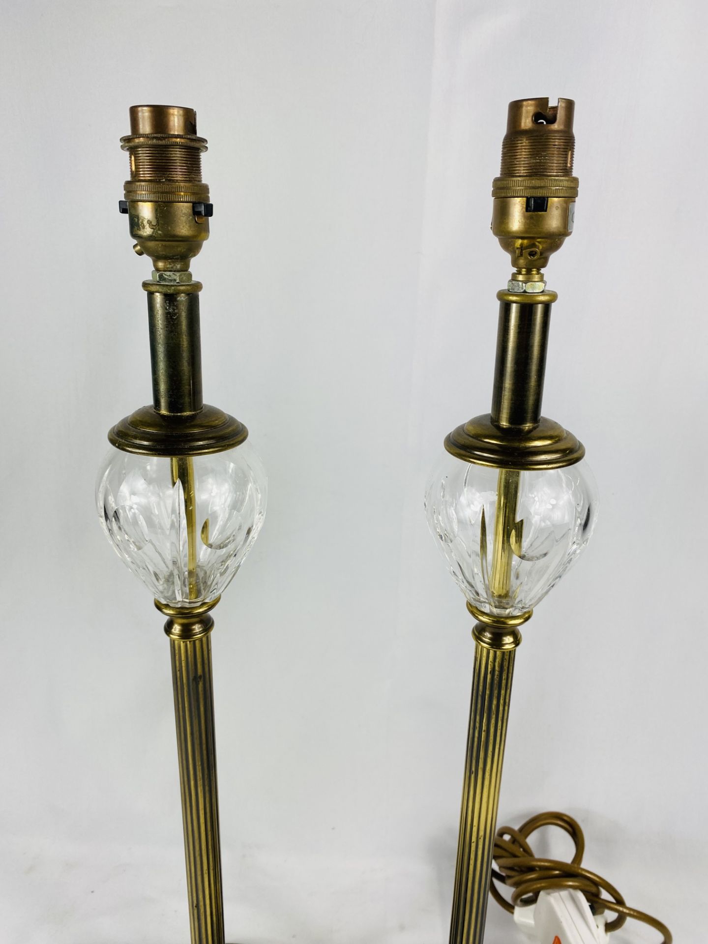 Pair of fluted brass and glass table lamps - Image 3 of 3