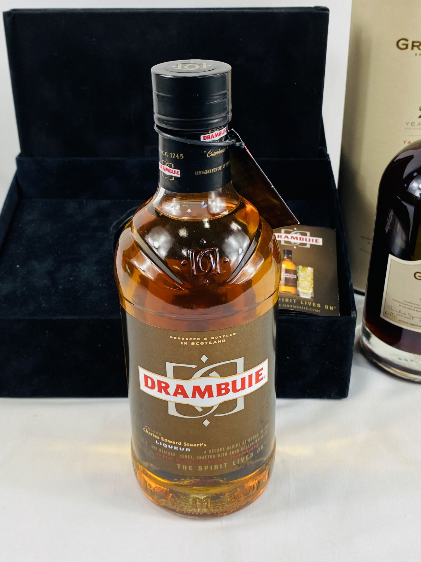 Bottle of Drambuie in presentation box together with a bottle of port - Image 4 of 5