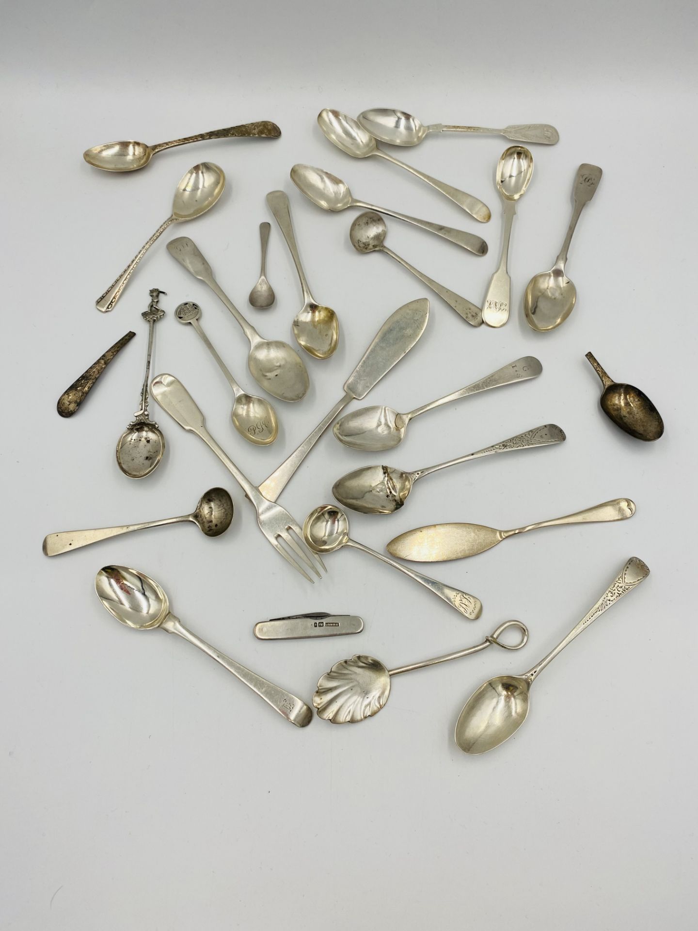 Quantity of silver tea spoons and a silver pocket knife - Image 5 of 5