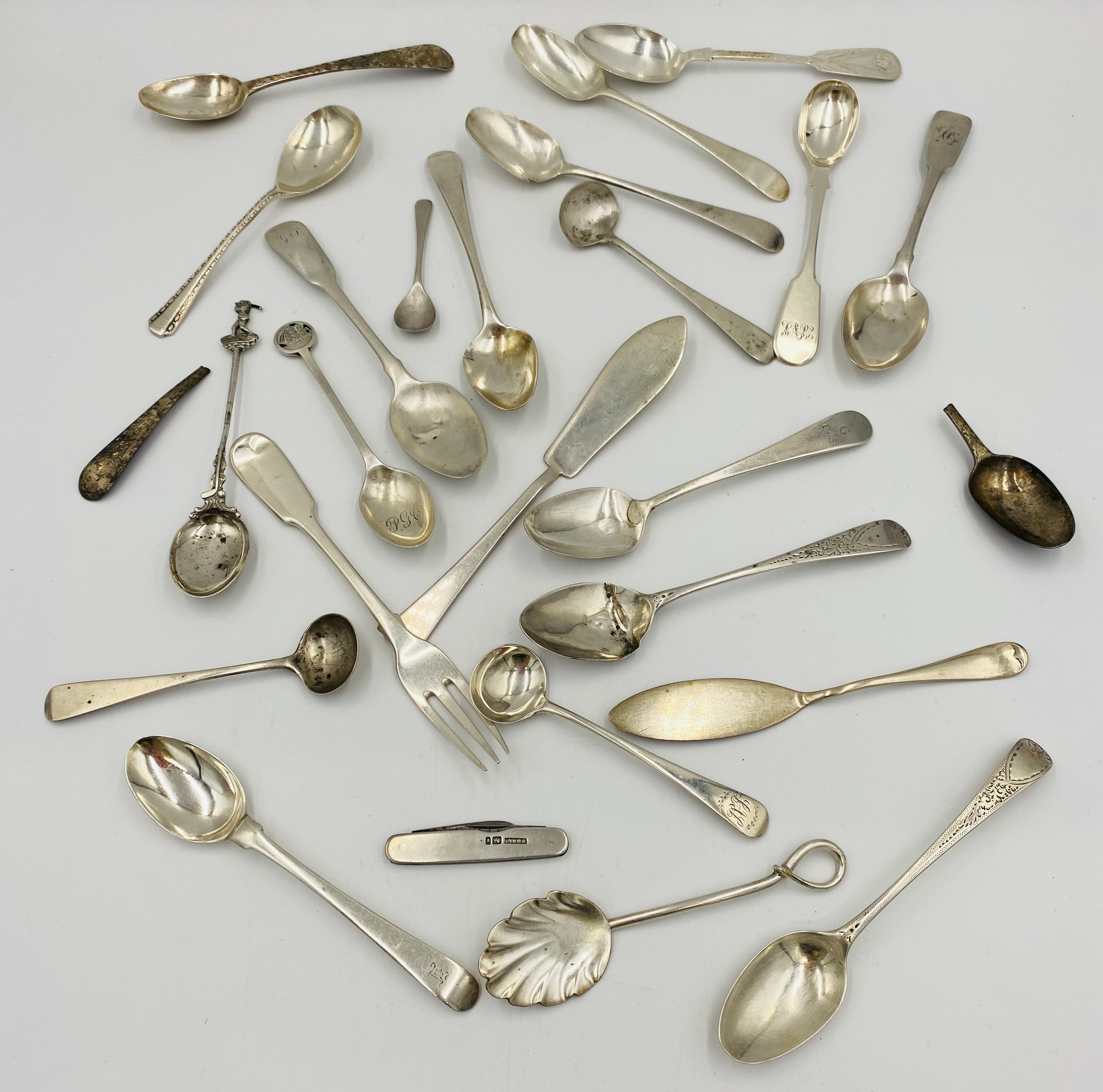 Quantity of silver tea spoons and a silver pocket knife