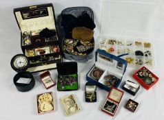 Quantity of costume jewellery