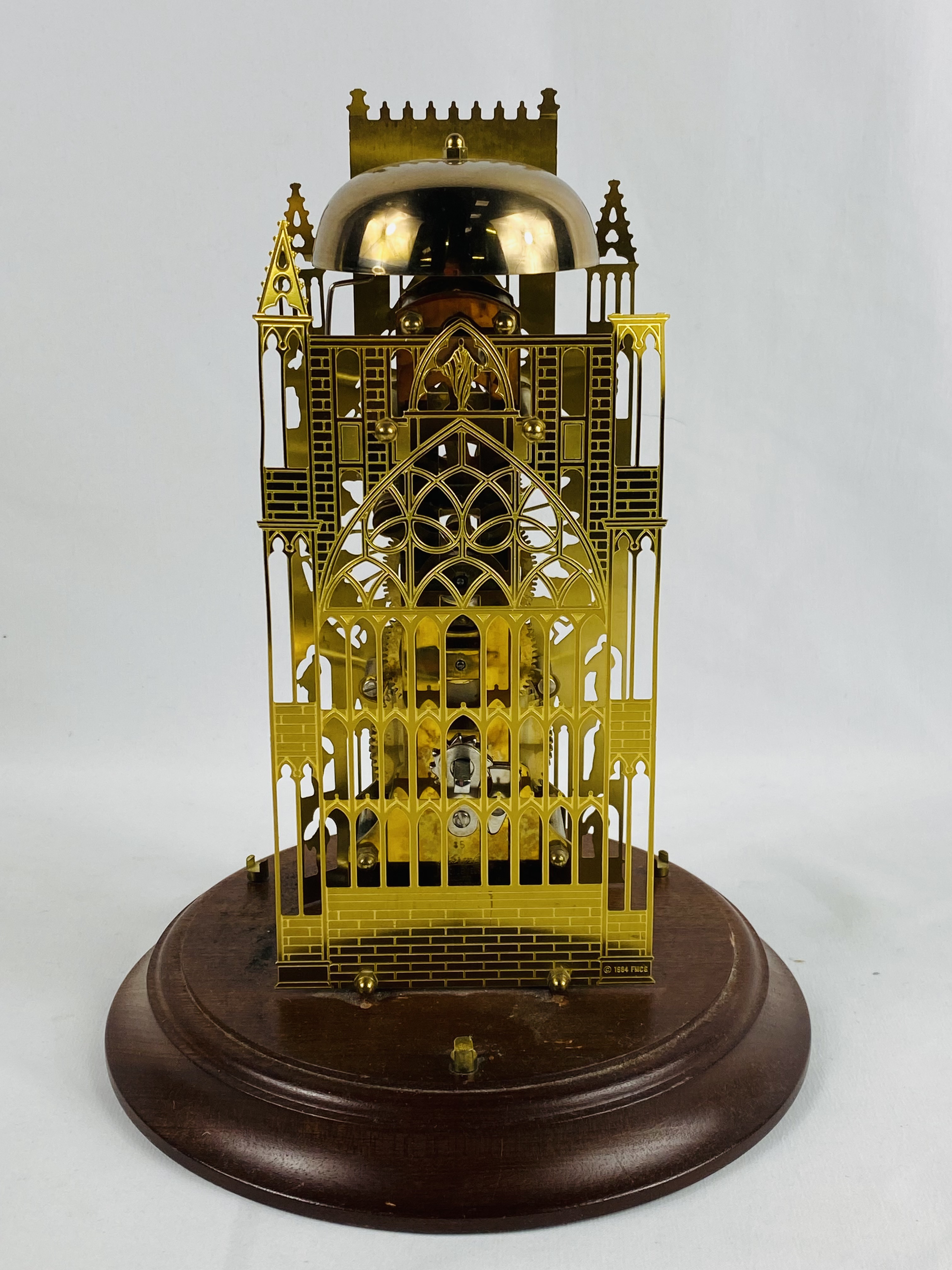 Brass skeleton clock on wood base - Image 4 of 6