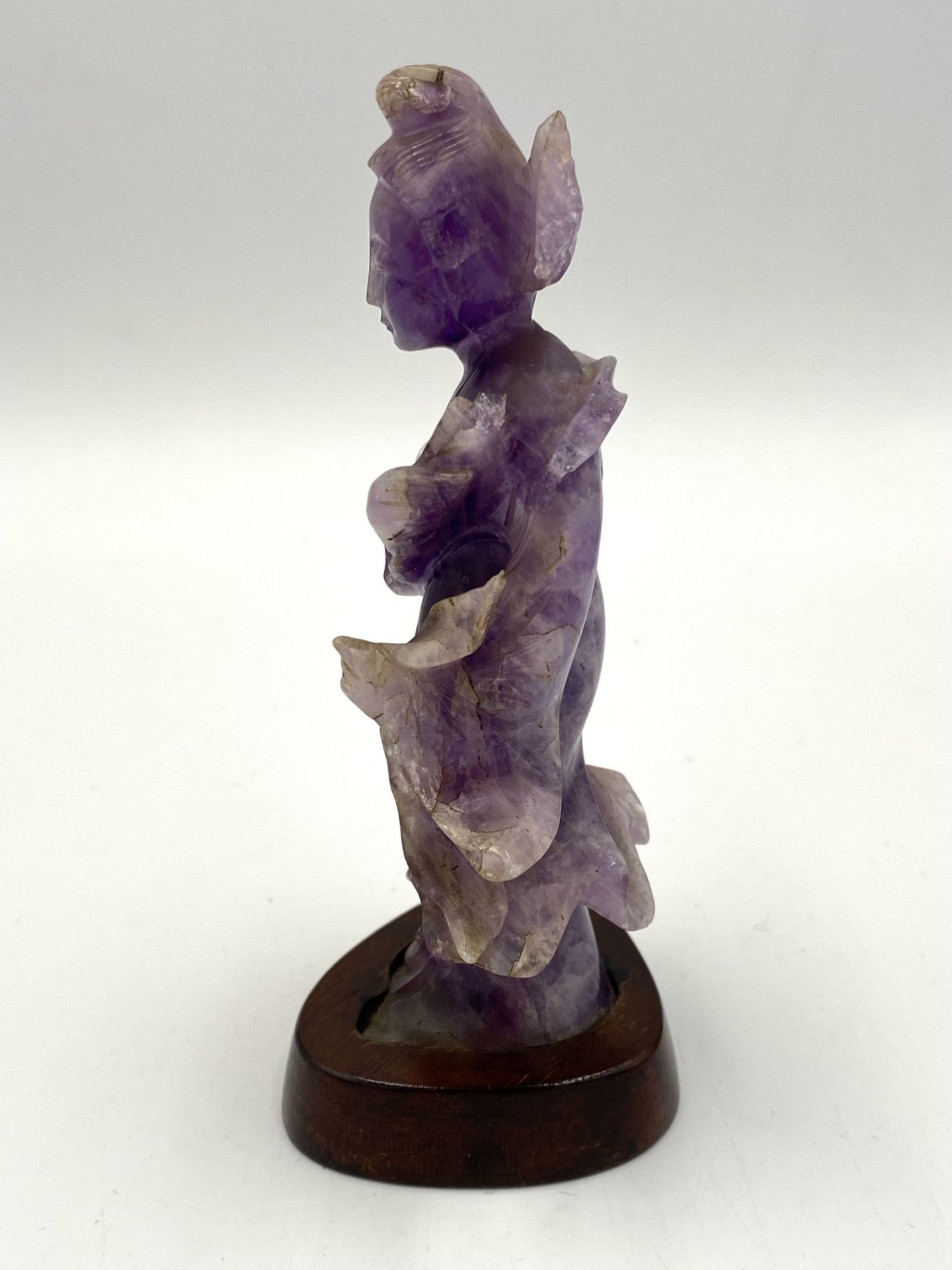 Early 20th century chinese carved amethyst figure of Guanyin - Image 3 of 6