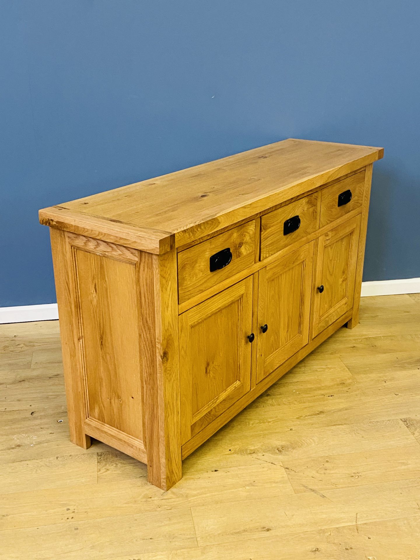 Contemporary oak dresser base - Image 2 of 5