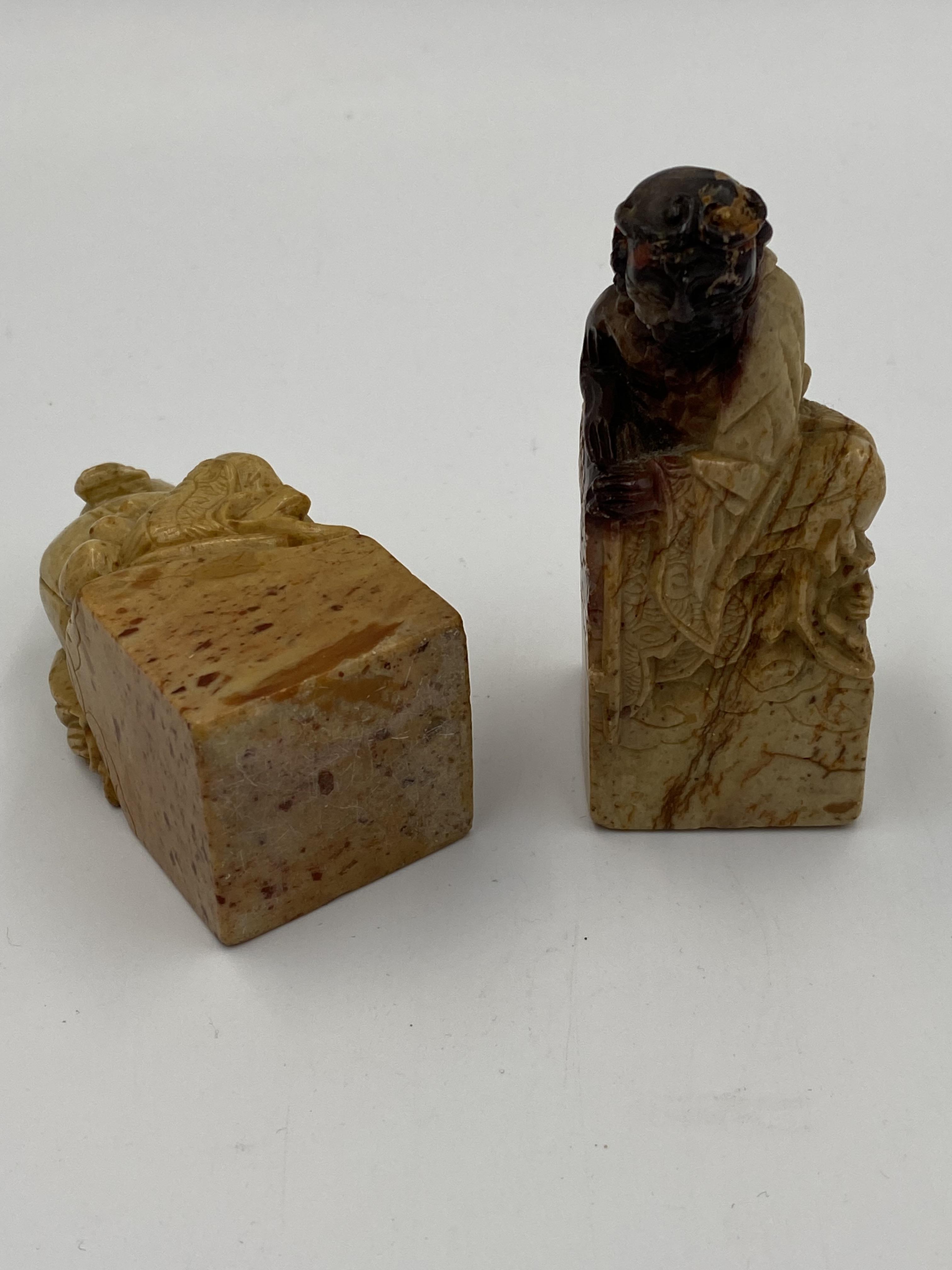 Pair of early 20th century Chinese carved soapstone seals - Image 4 of 9