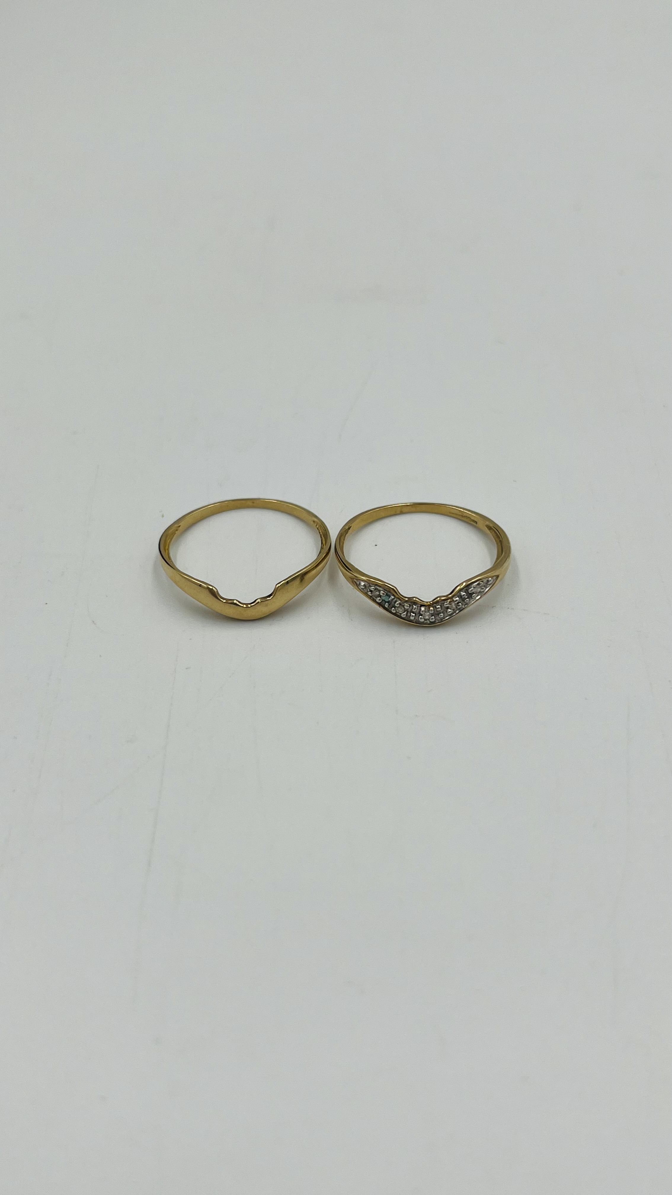 9ct gold ring together with a similar yellow metal ring - Image 3 of 8