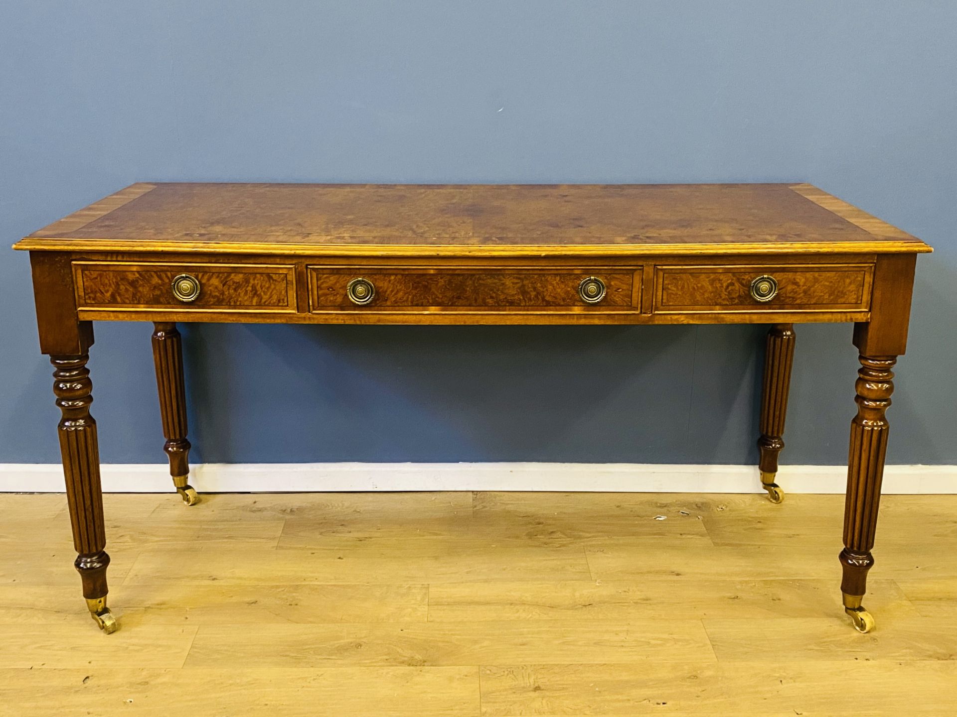Reproduction burr walnut writing table - Image 2 of 7