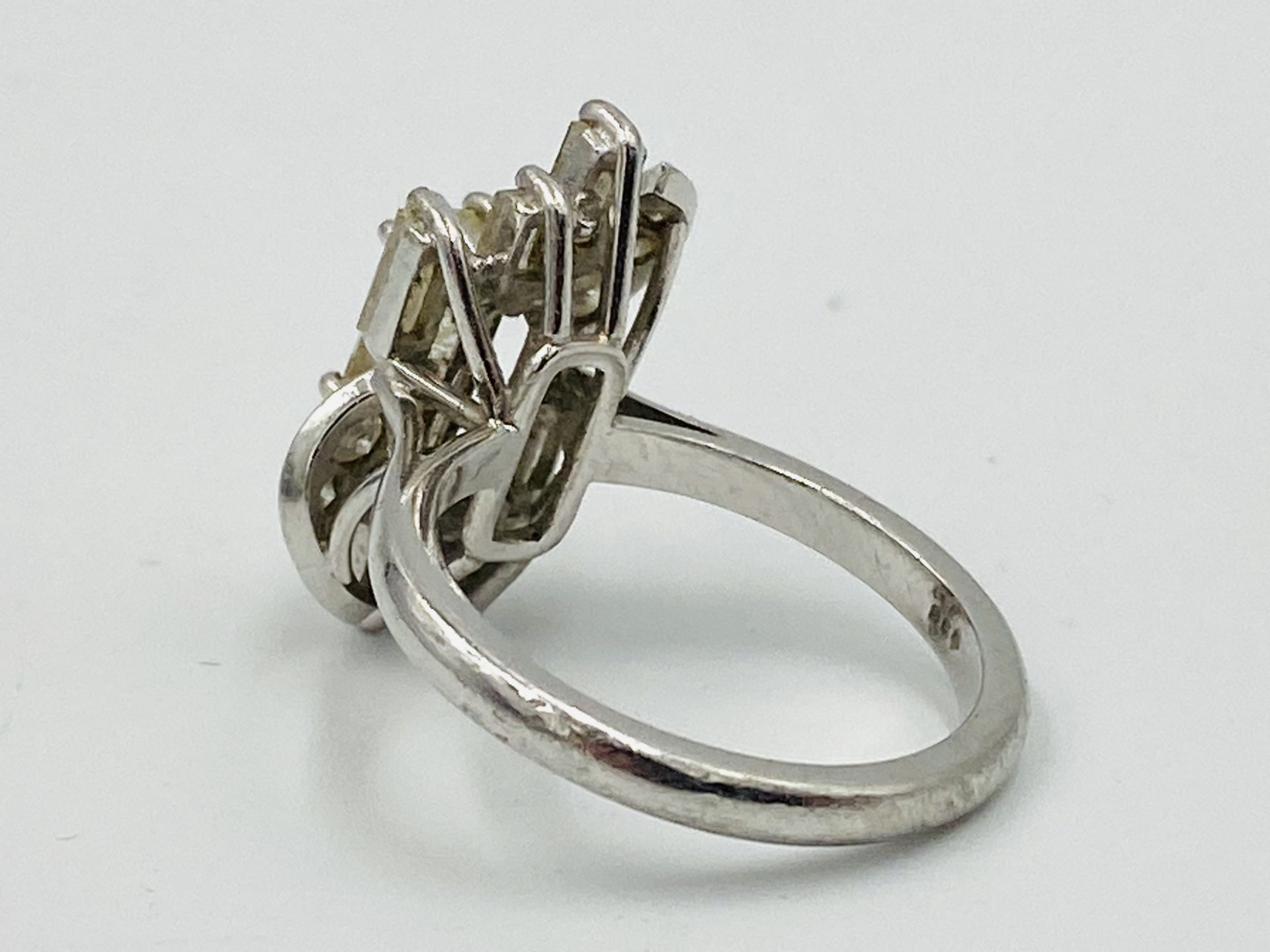 18ct white gold and diamond cocktail ring - Bild 4 aus 5