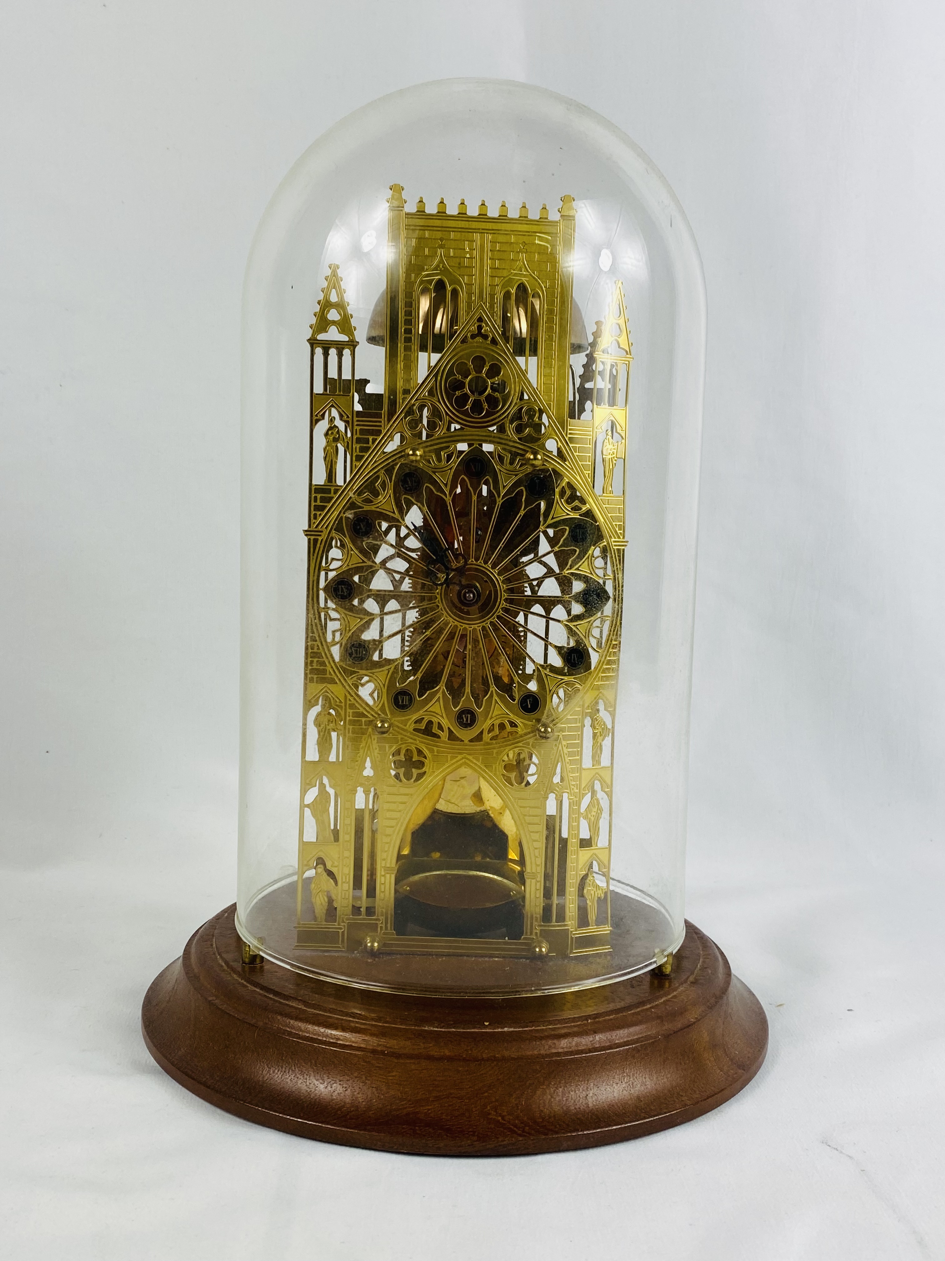 Brass skeleton clock on wood base - Image 3 of 6