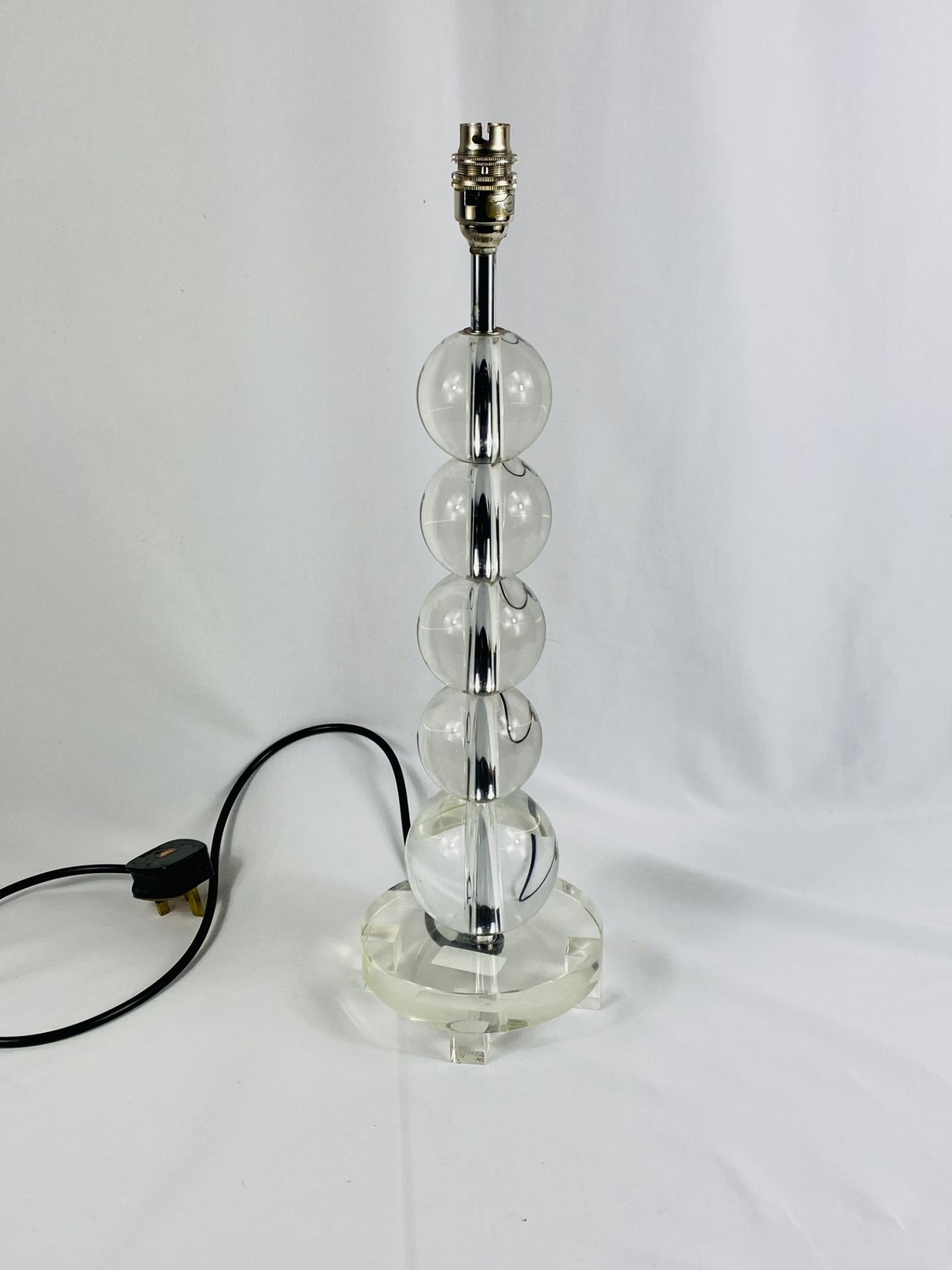 Contemporary glass and chrome table lamp - Image 4 of 4