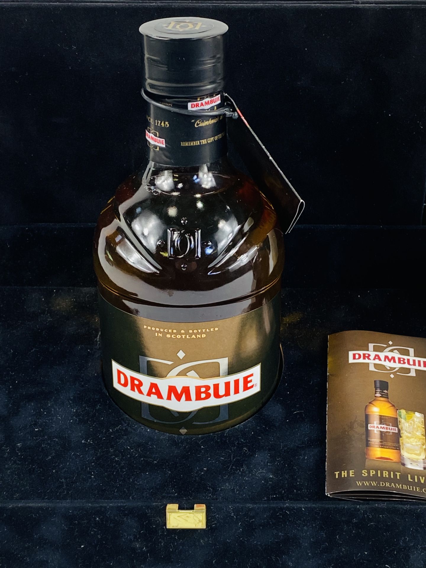 Bottle of Drambuie in presentation box together with a bottle of port - Image 2 of 5