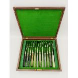 Boxed set of twelve Georgian dessert knives and forks with agate handles and silver blades