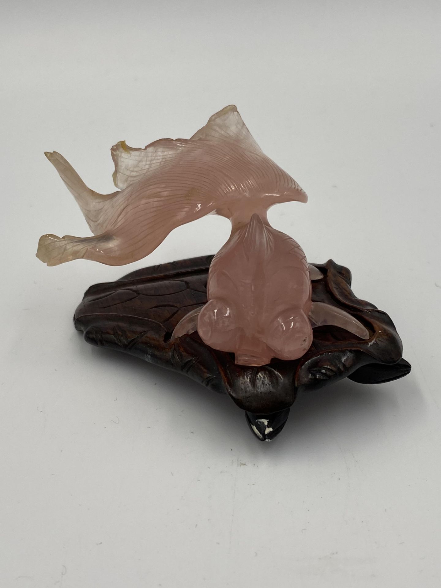 Early 20th century chinese carved rose quartz figure of a mythical fish - Image 12 of 12