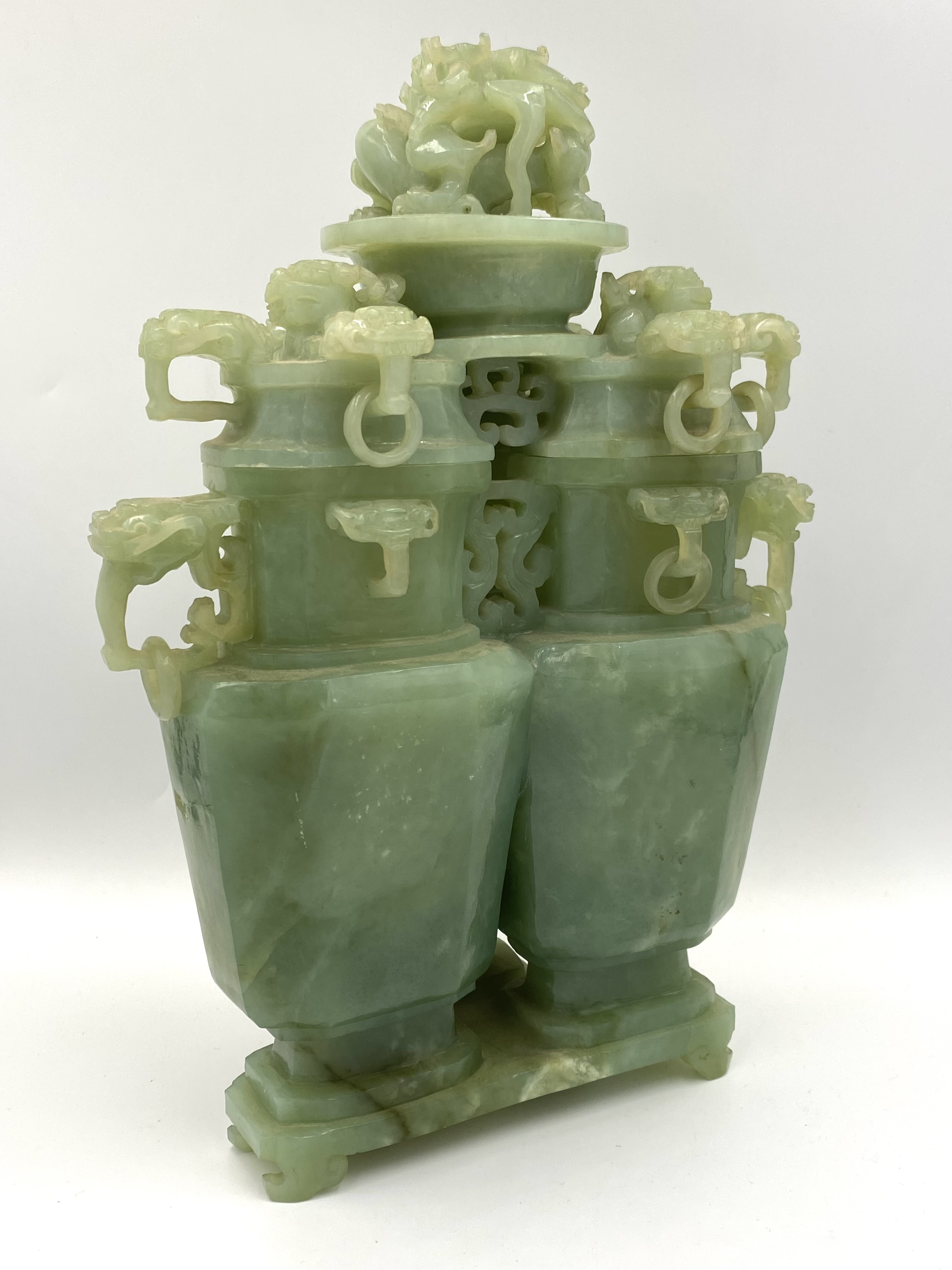 Chinese carved jade triple conjoined vessel and cover - Image 2 of 5