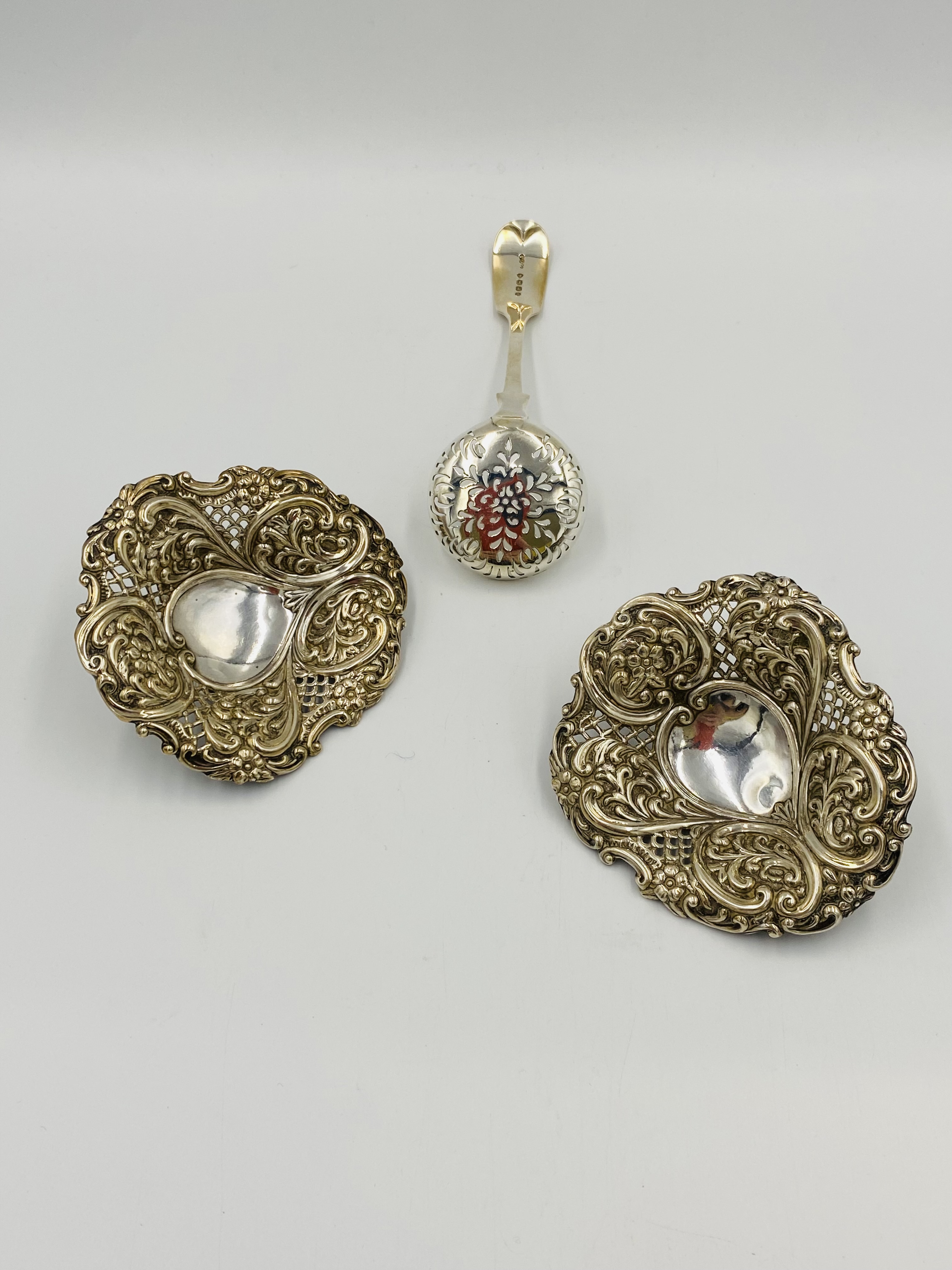 Two silver bon bon dishes and a silver sifter ladle - Image 2 of 5