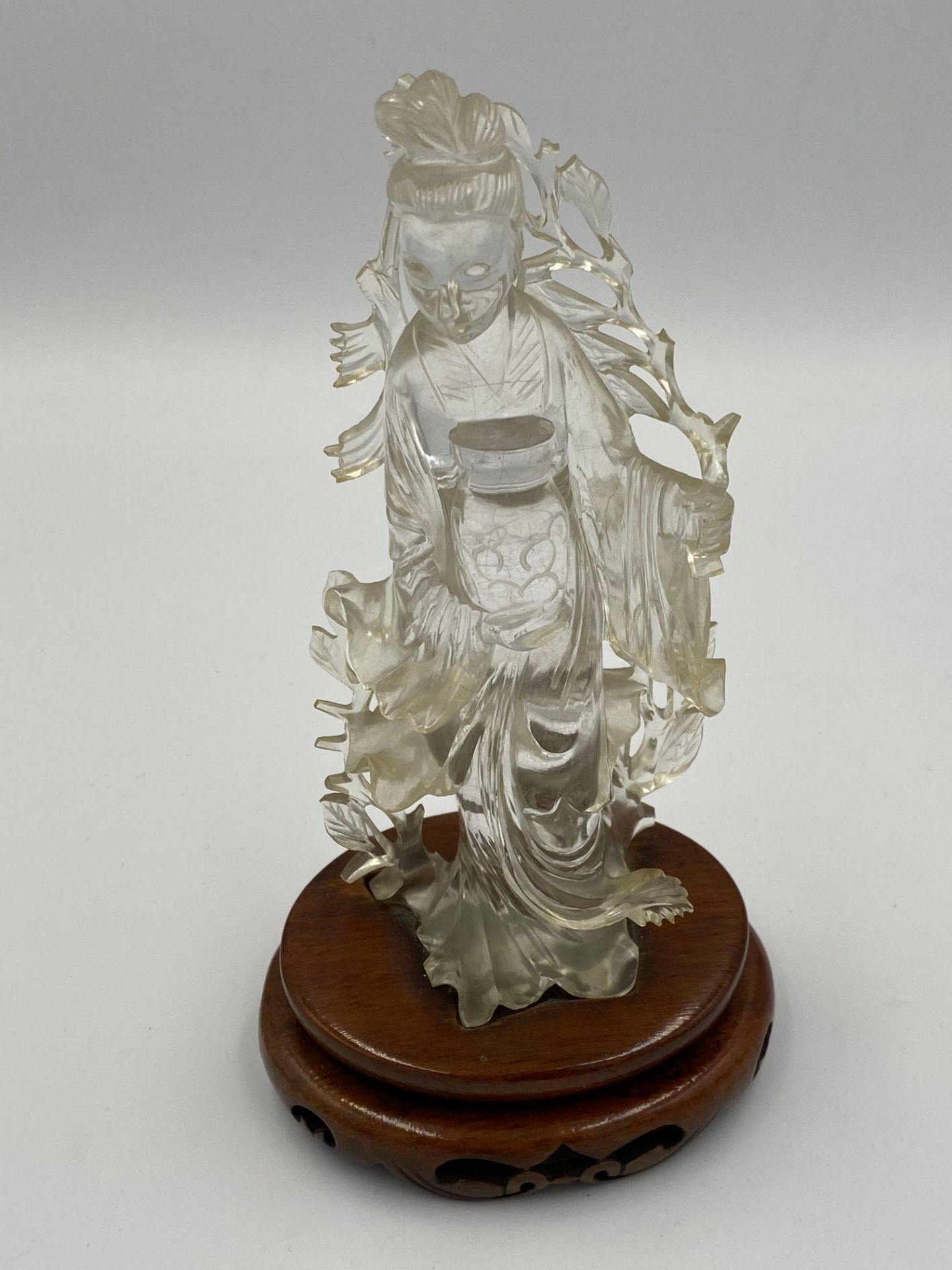 Early 20th century Chinese carved rock crystal figure of Guanyin - Image 6 of 10