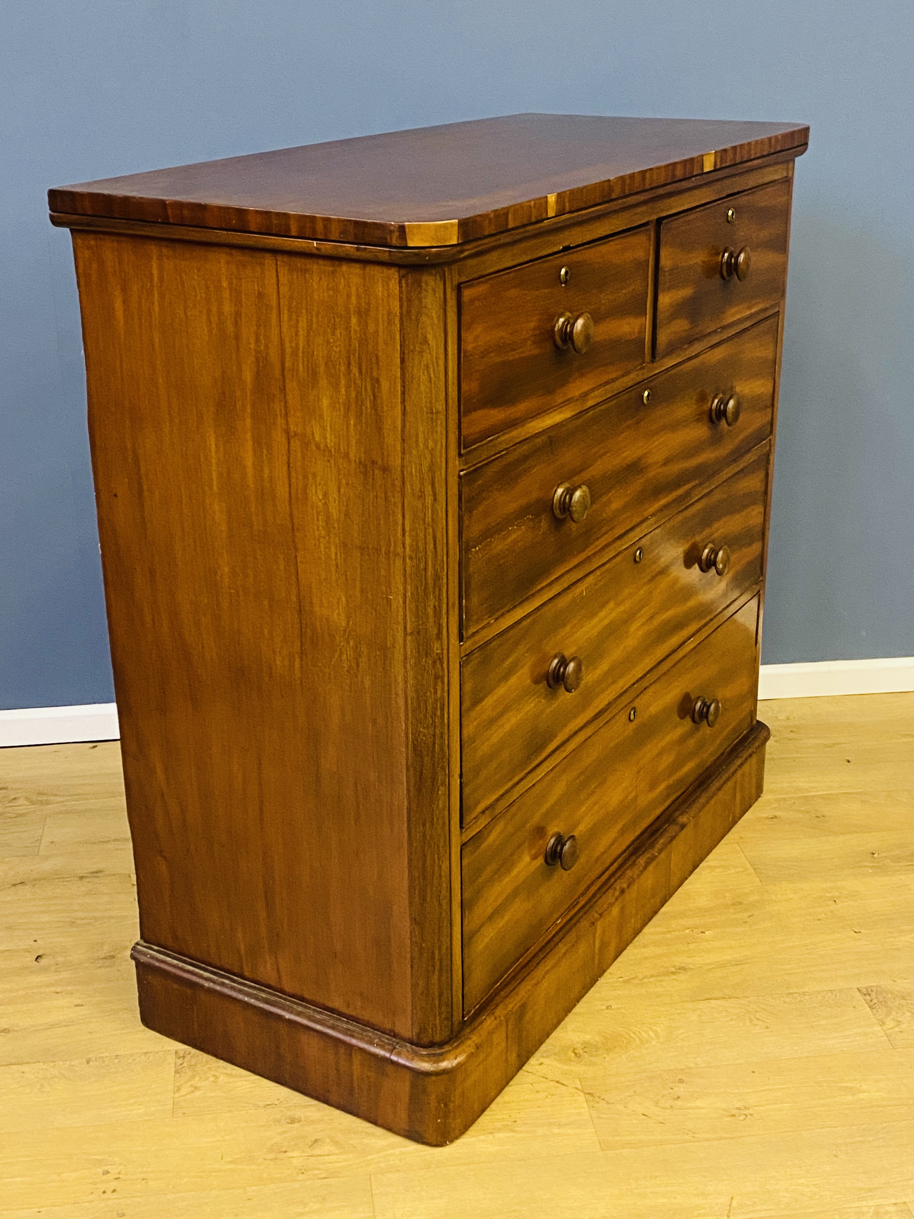 Victorian mahogany chest of drawers - Image 2 of 5