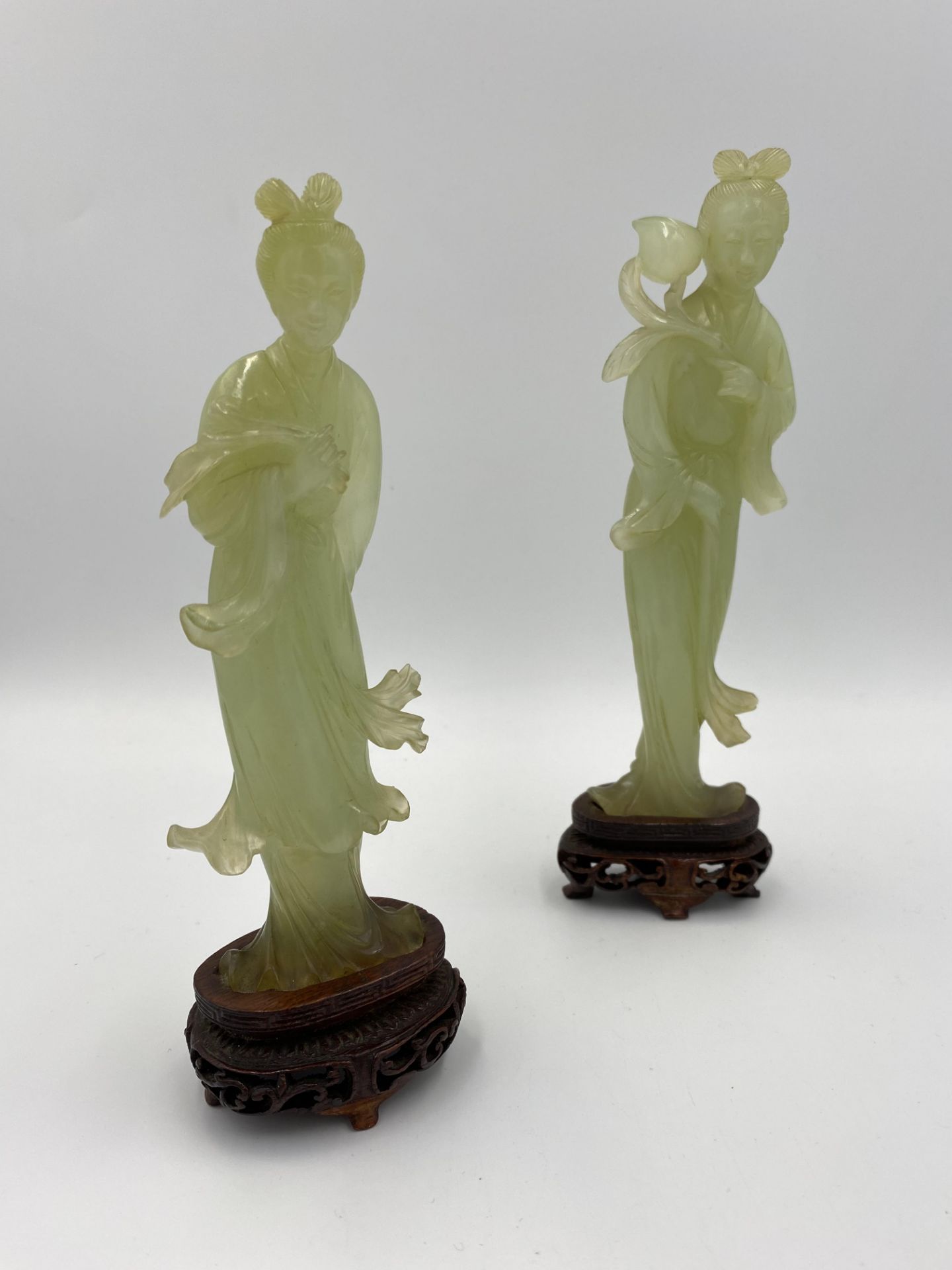 Pair of early 20th century chinese carved jade figures of Guanyin - Image 8 of 13