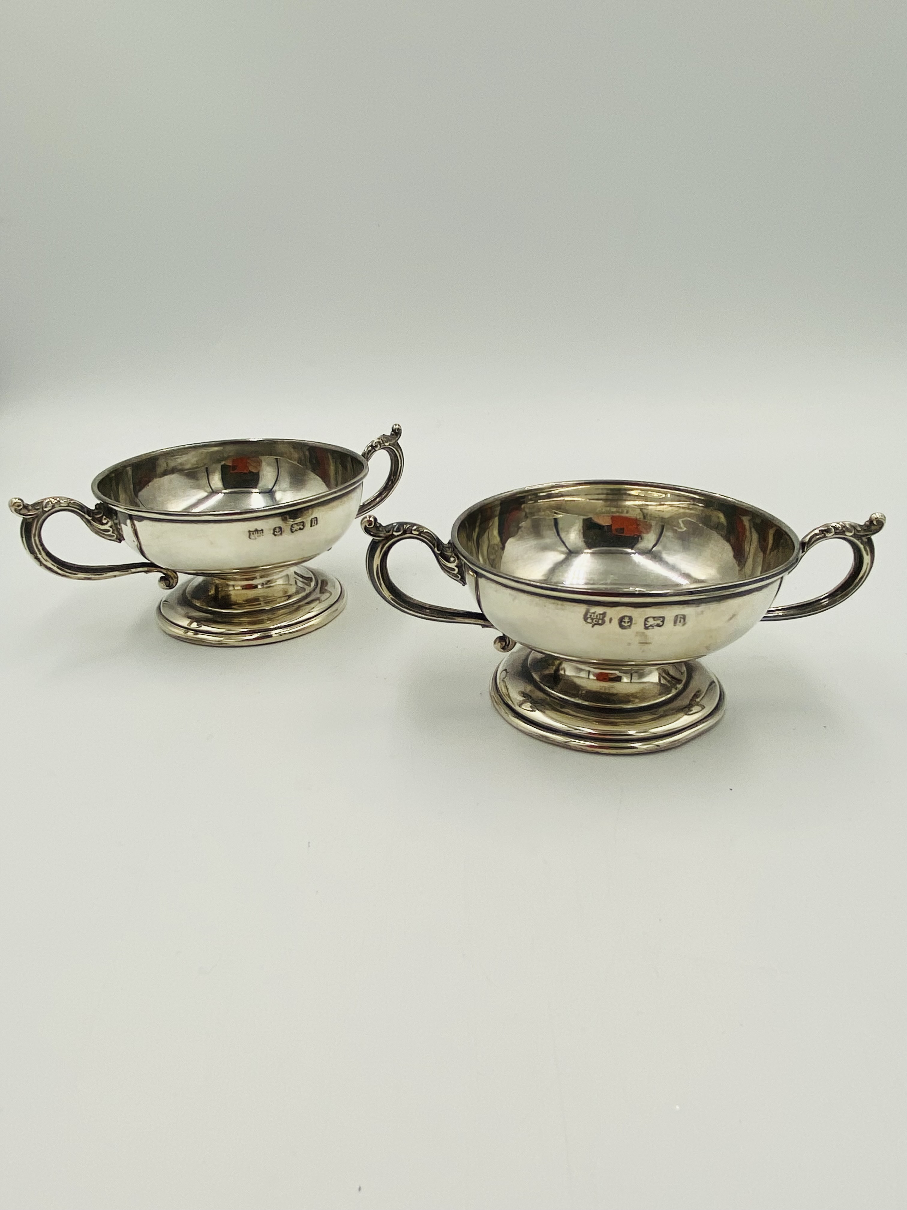 Pair of twin handled low cups - Image 6 of 6