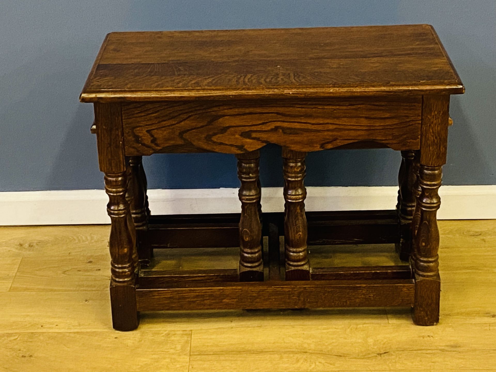 Nest of oak tables - Image 3 of 5