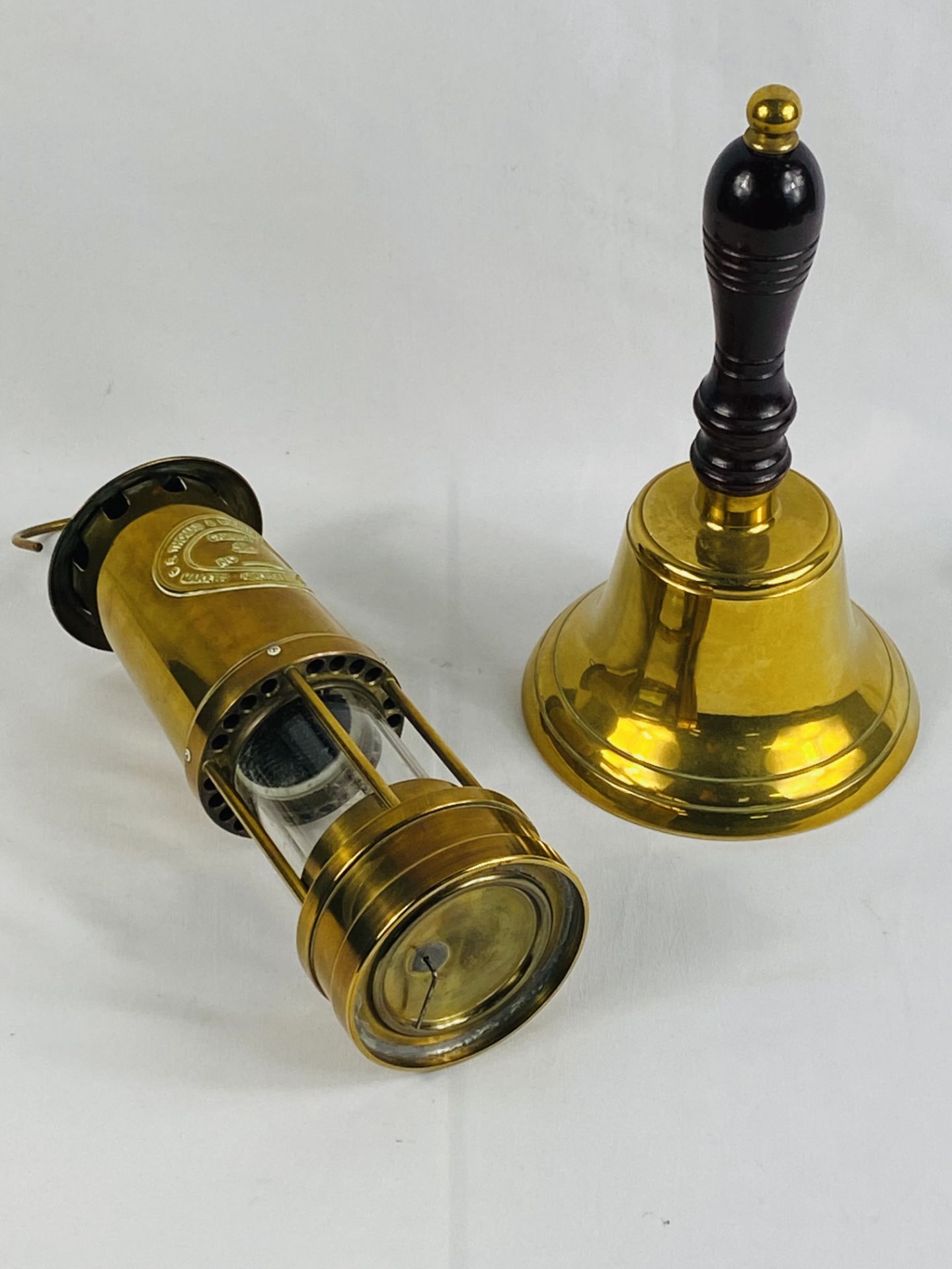 Brass miners lamp together with a brass hand bell - Bild 4 aus 4