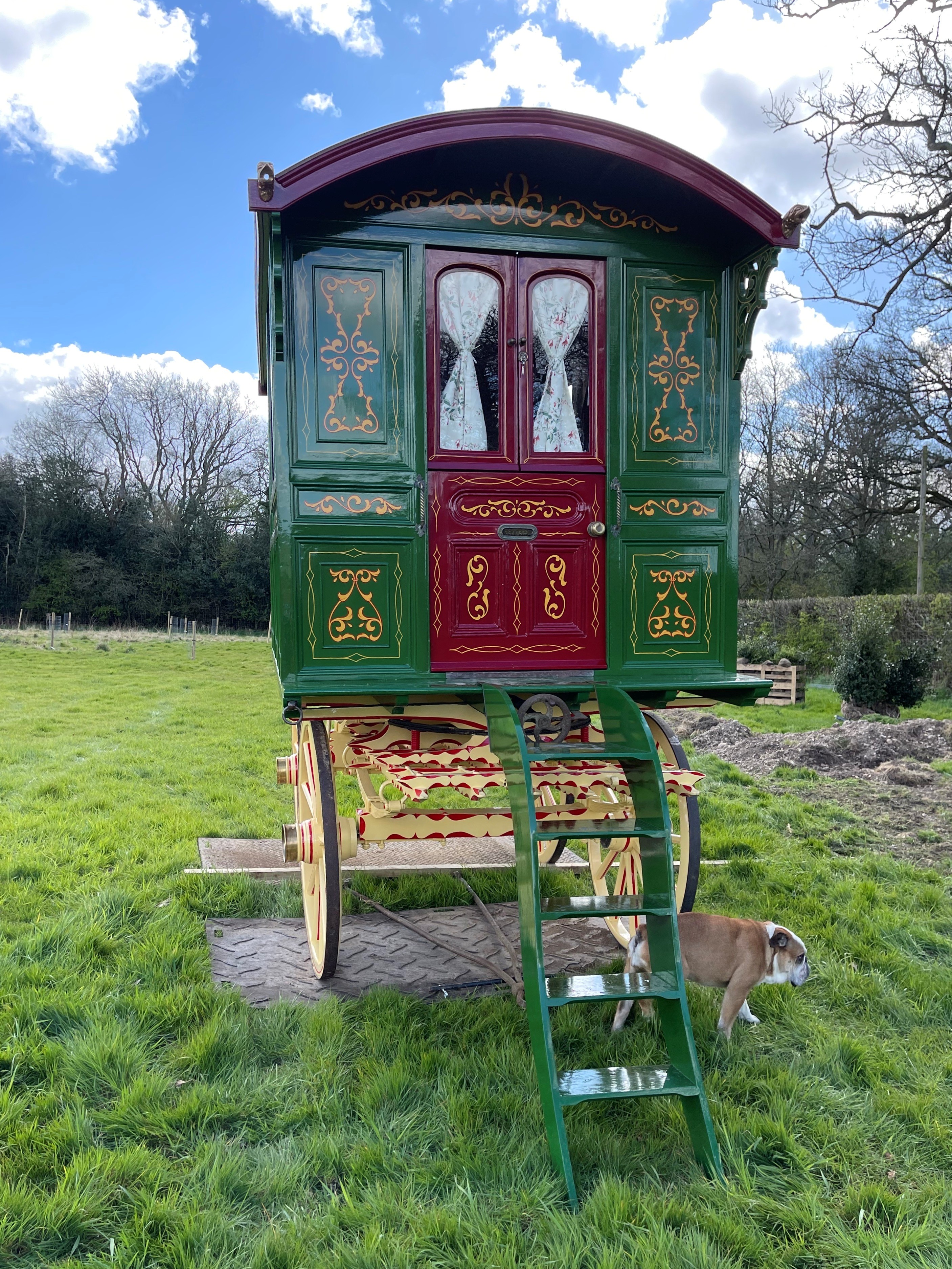 BURTON SHOWMAN'S WAGON finished in a traditional bottle green colour with a burgundy door. - Image 2 of 15