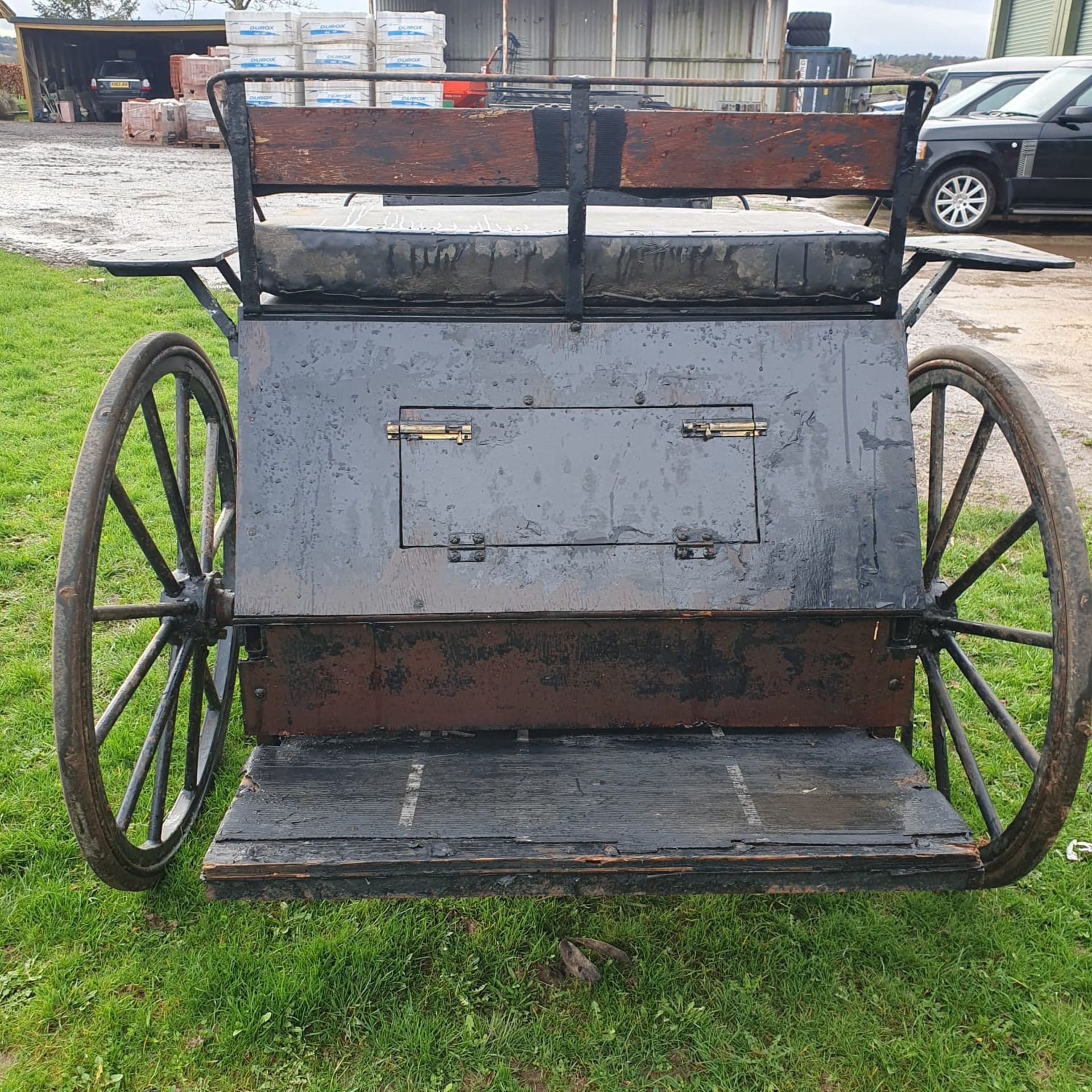 BREAKING CART requiring attention, in black, designed to suit a single horse. - Bild 3 aus 3