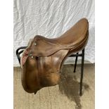 Giddens of London saddle 17", brown leather with numnah