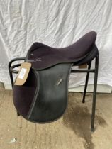 Thorowgood Maxam 16" synthetic black saddle