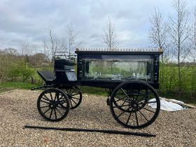 HEARSE to suit a pair of horses measuring between 15hh and 18hh.