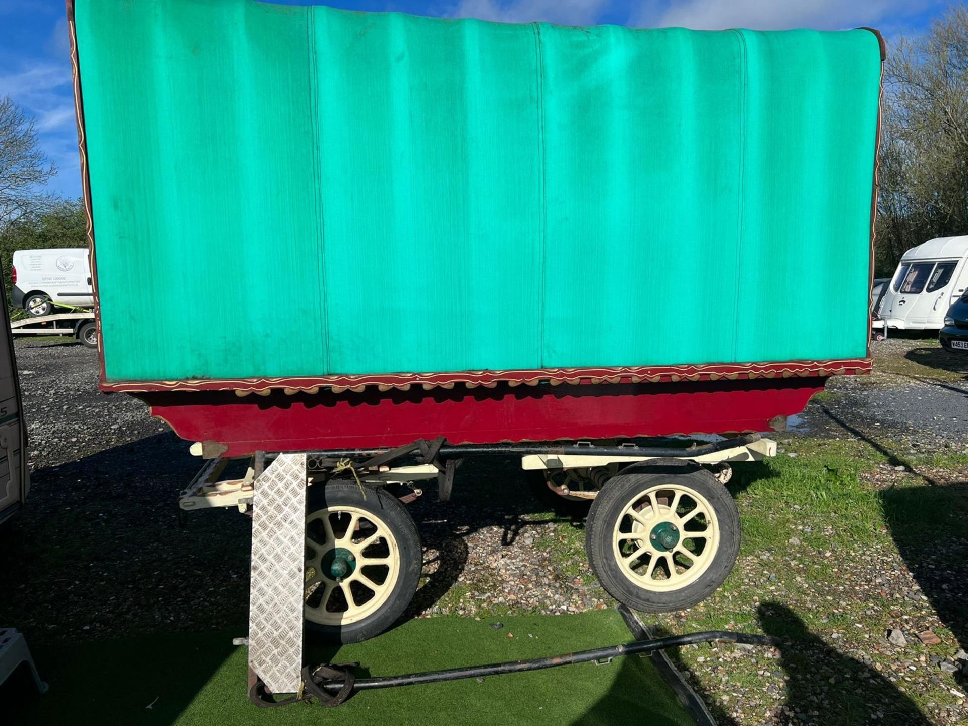 SQUARE BOW TOP with green canvas roof, the under body painted maroon with gold and cream detailing. - Image 2 of 7