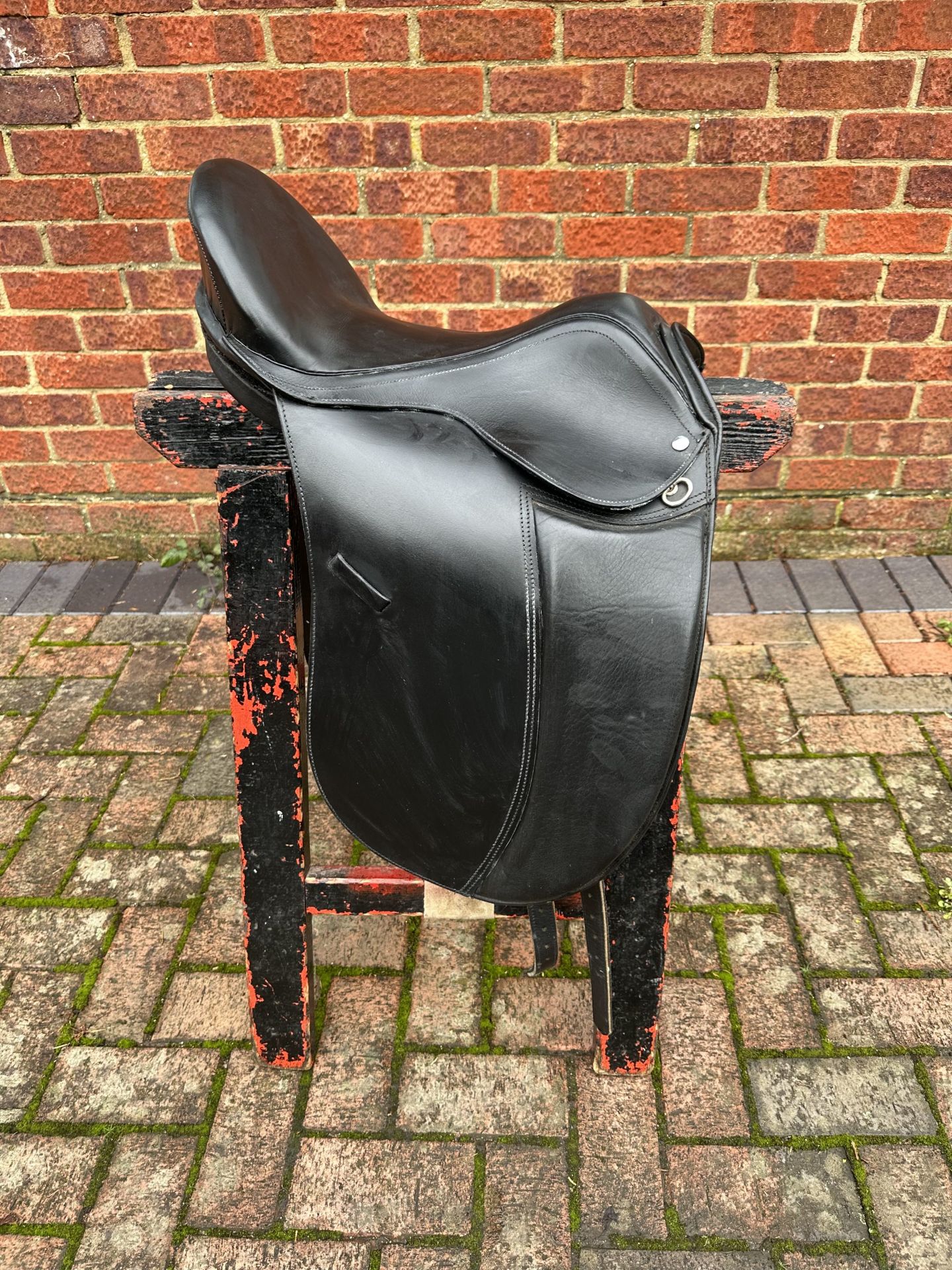 17.5" Dressage saddle - Image 2 of 2