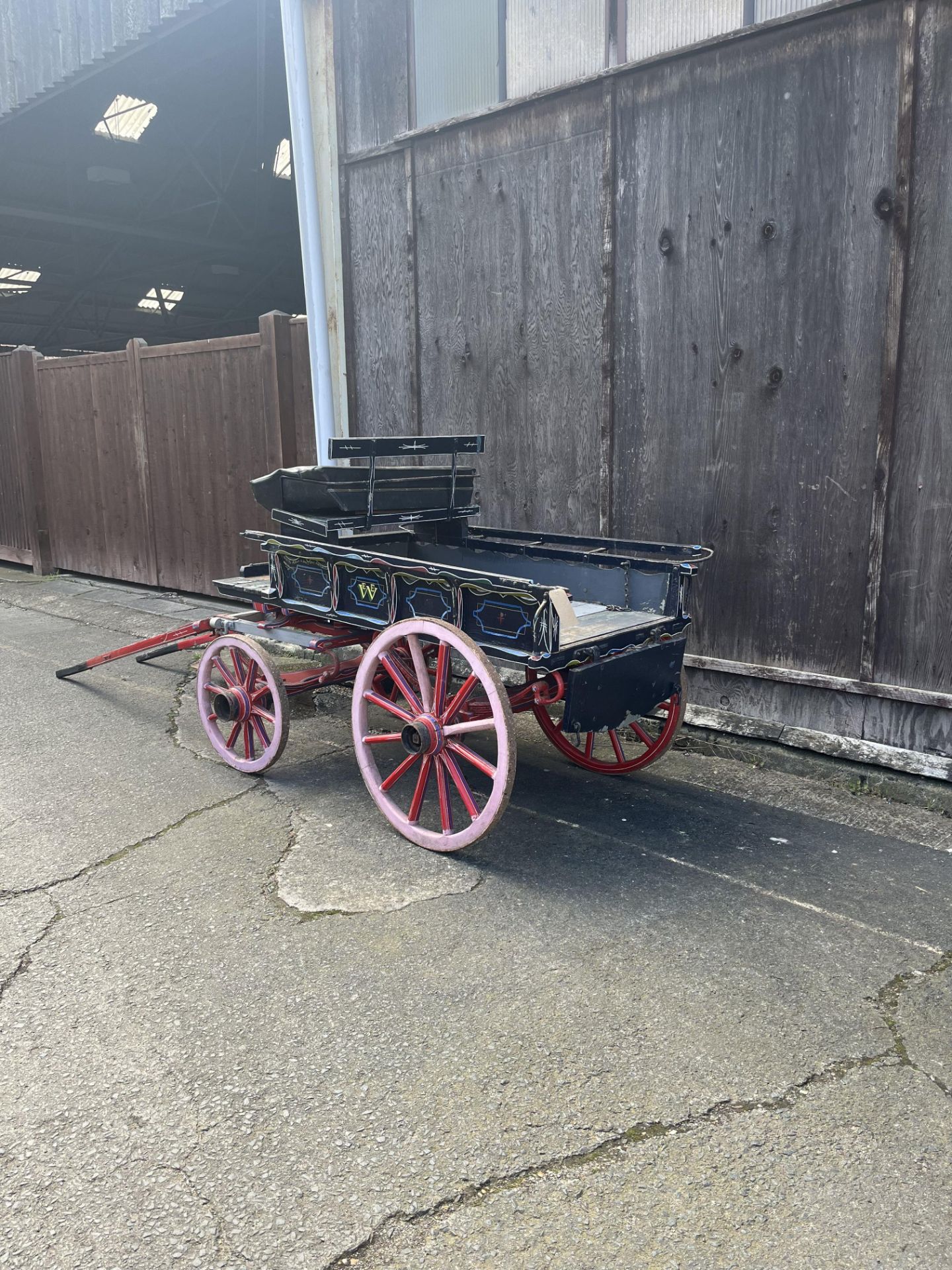 PONY-SIZE LONDON TROLLEY featuring a red undercarriage and dark blue body suitable for a single pony - Bild 5 aus 5