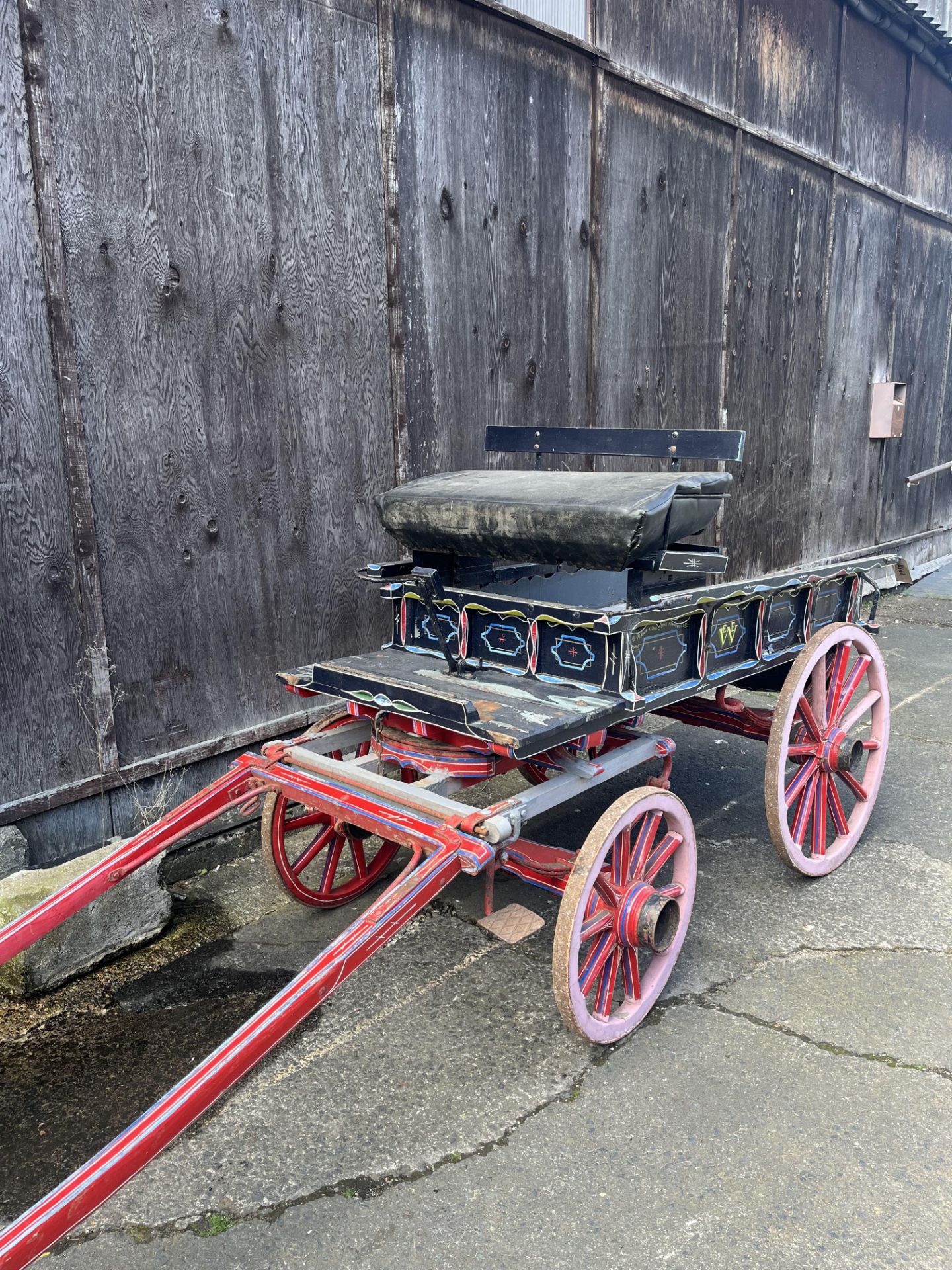 PONY-SIZE LONDON TROLLEY featuring a red undercarriage and dark blue body suitable for a single pony - Bild 2 aus 5