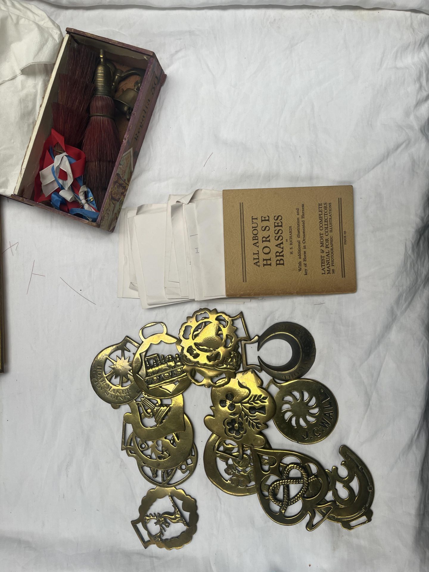 Collection of 14 antique horse brasses - Image 5 of 5