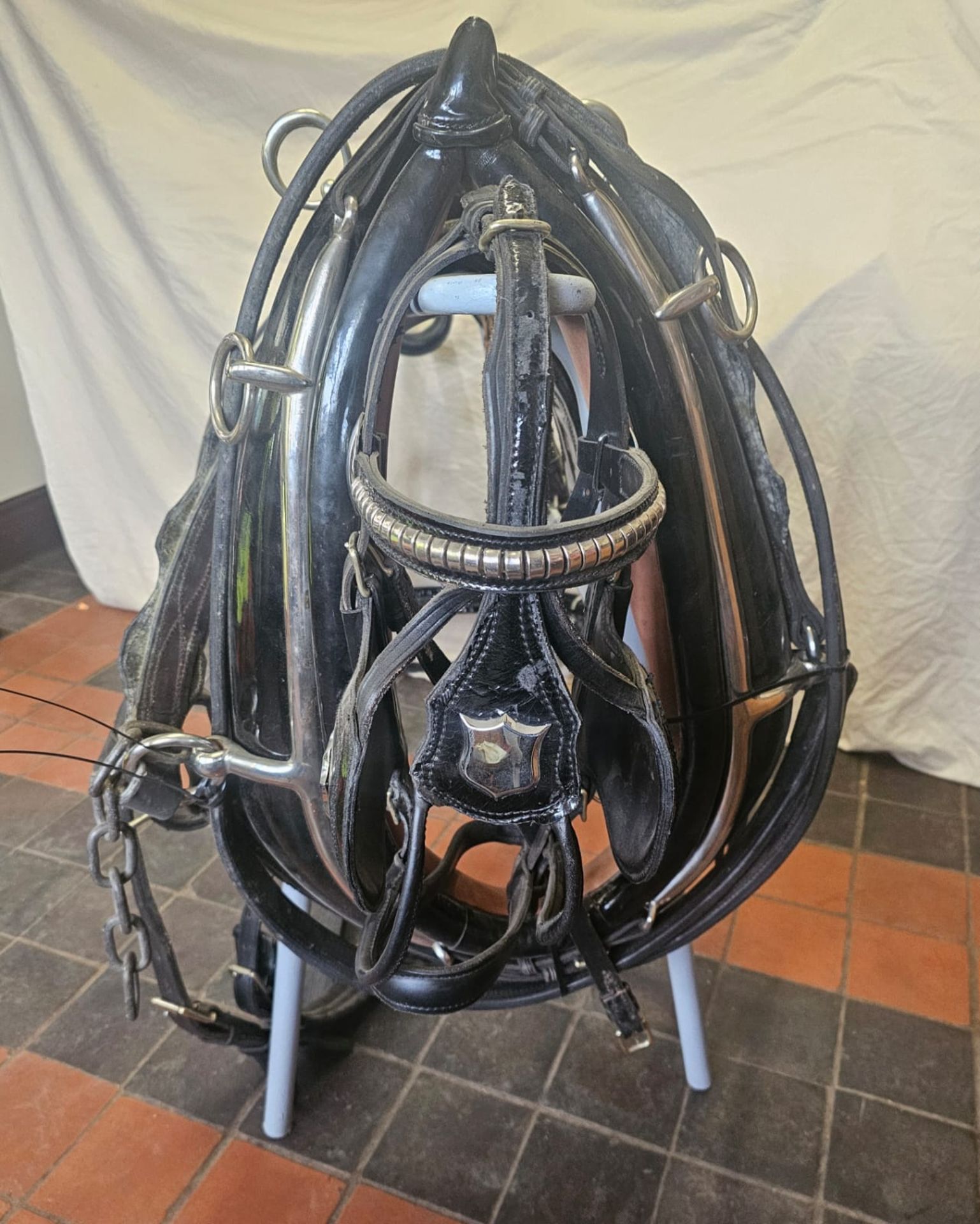Set of new English patent trade harness with 22 inch full collar, 7-inch pad & nickel buckles. - Bild 3 aus 3