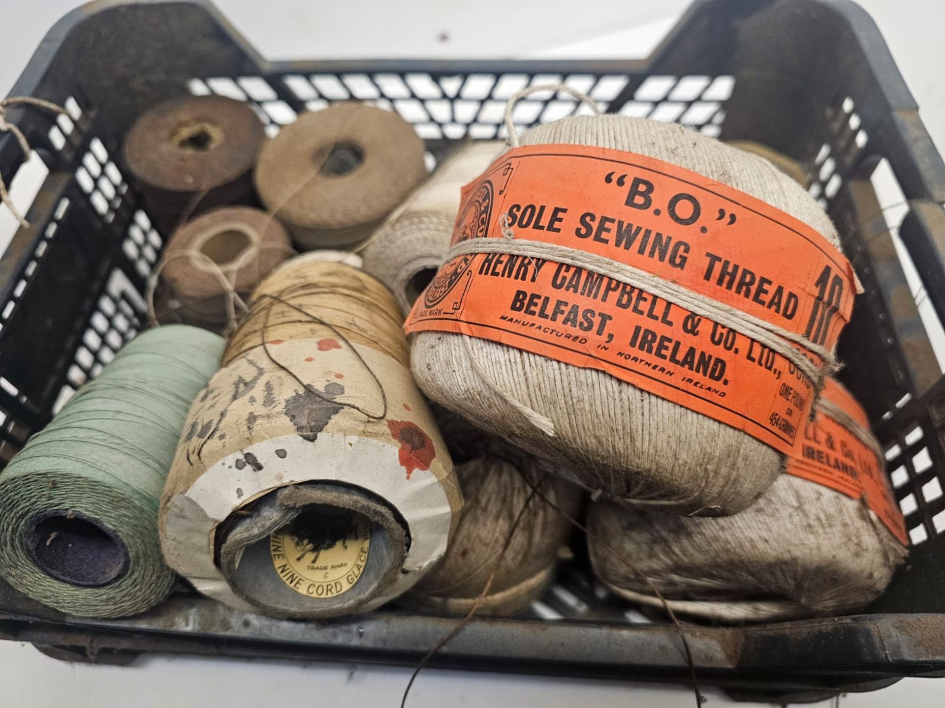 Assortment of saddler's threads, some with original antique advertising labels - Image 2 of 2
