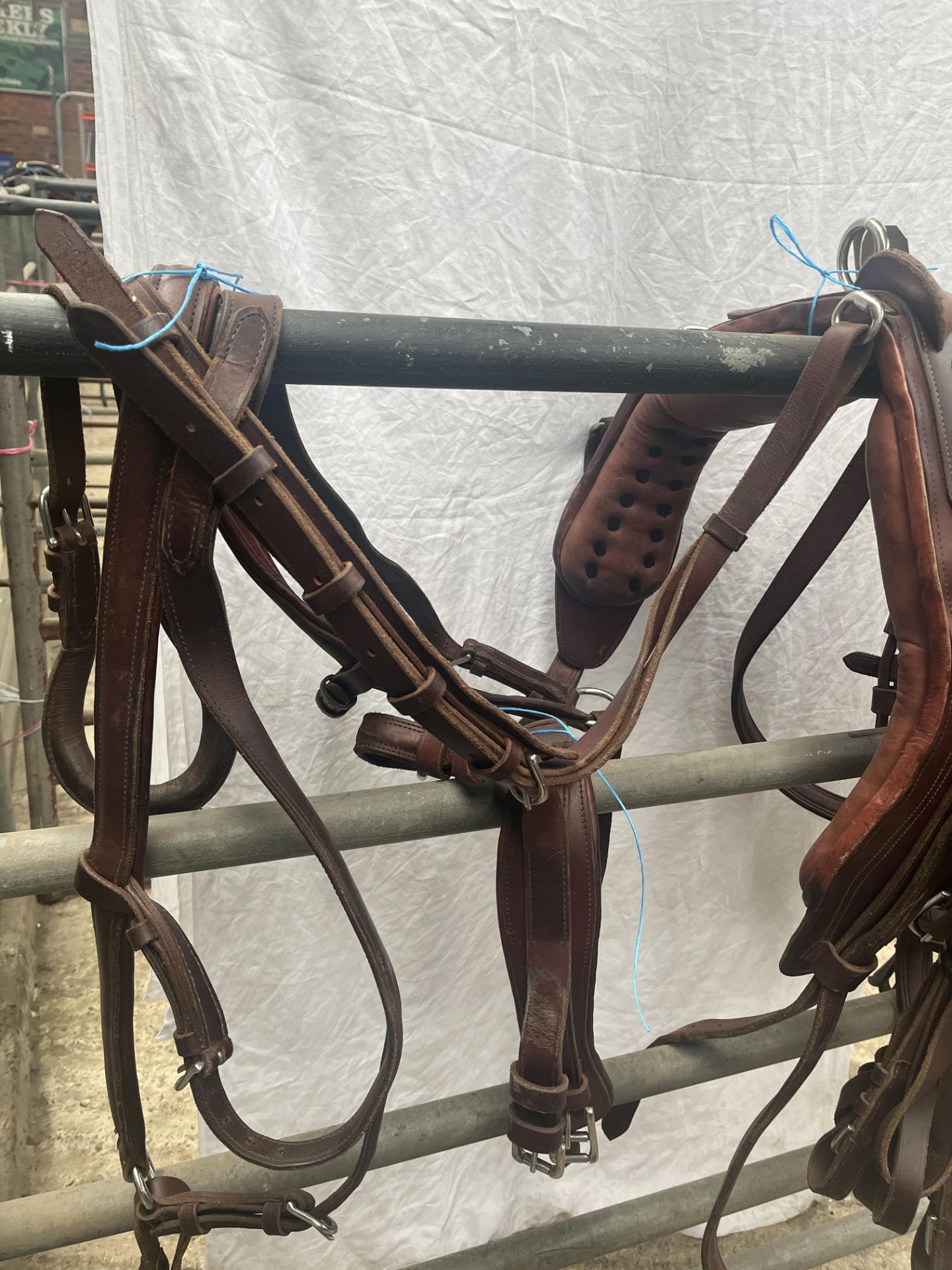 Set of brown and white metal trade harness - Image 2 of 2