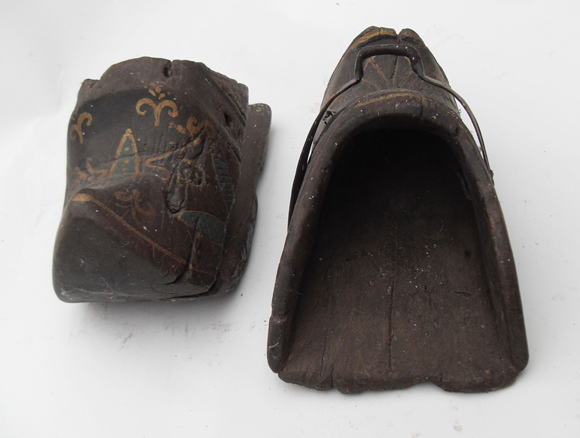 Antique pair of unusual wooden stirrups - Image 2 of 2