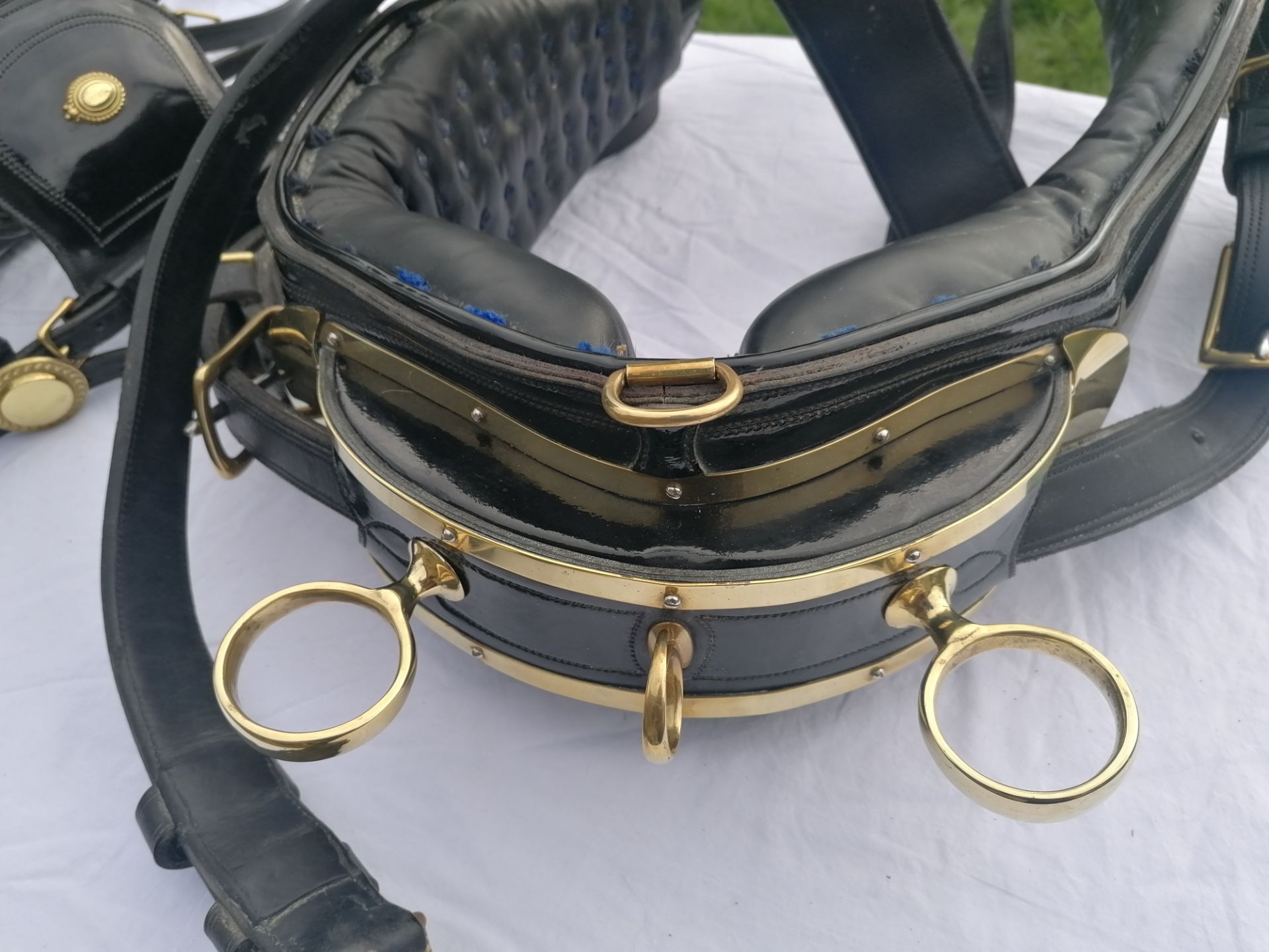 Full size black leather light trade harness with brass fittings made by Huskissons. - Image 2 of 2
